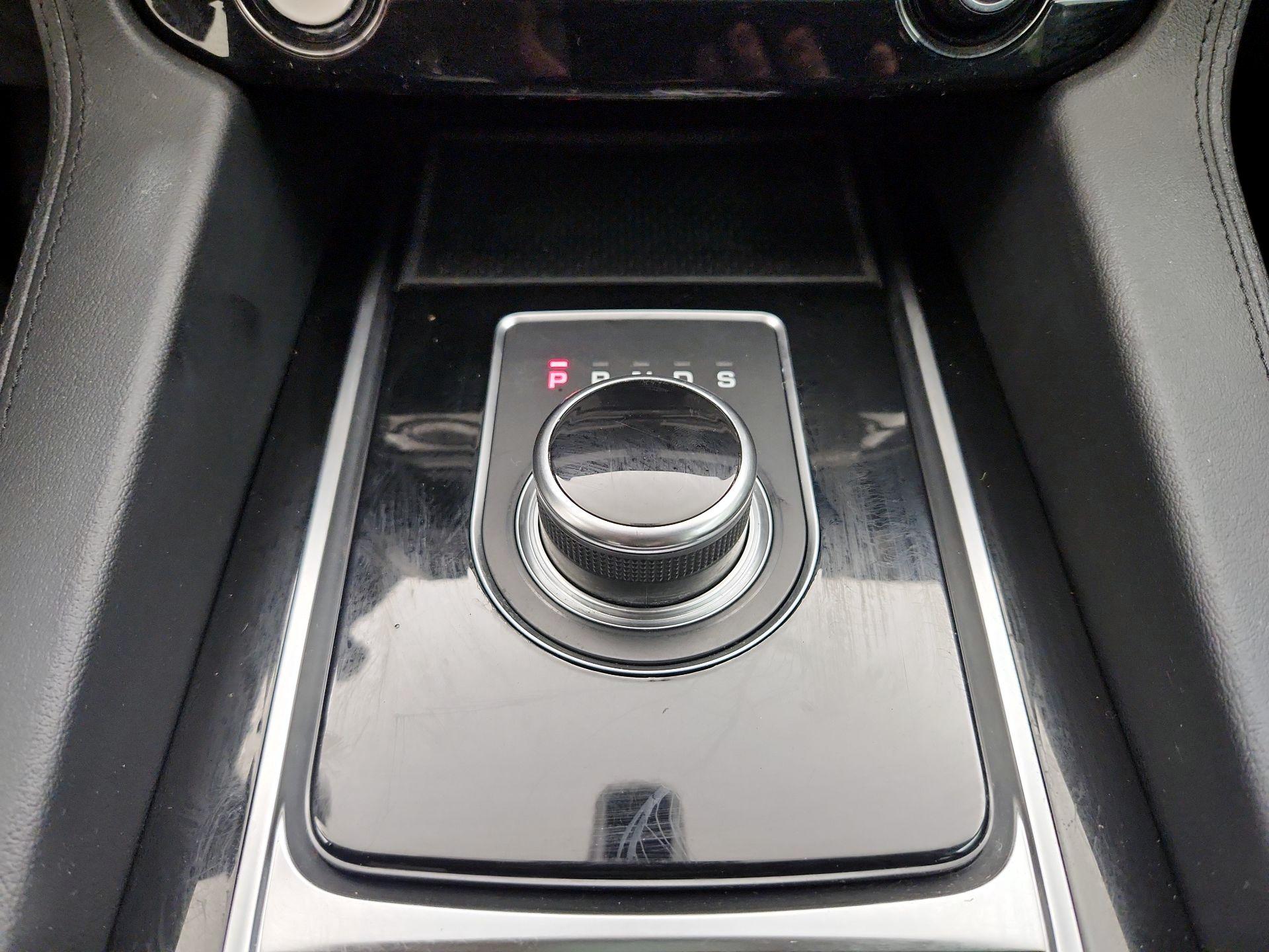 Thumbnail: 2020 Jaguar F-Pace - 18