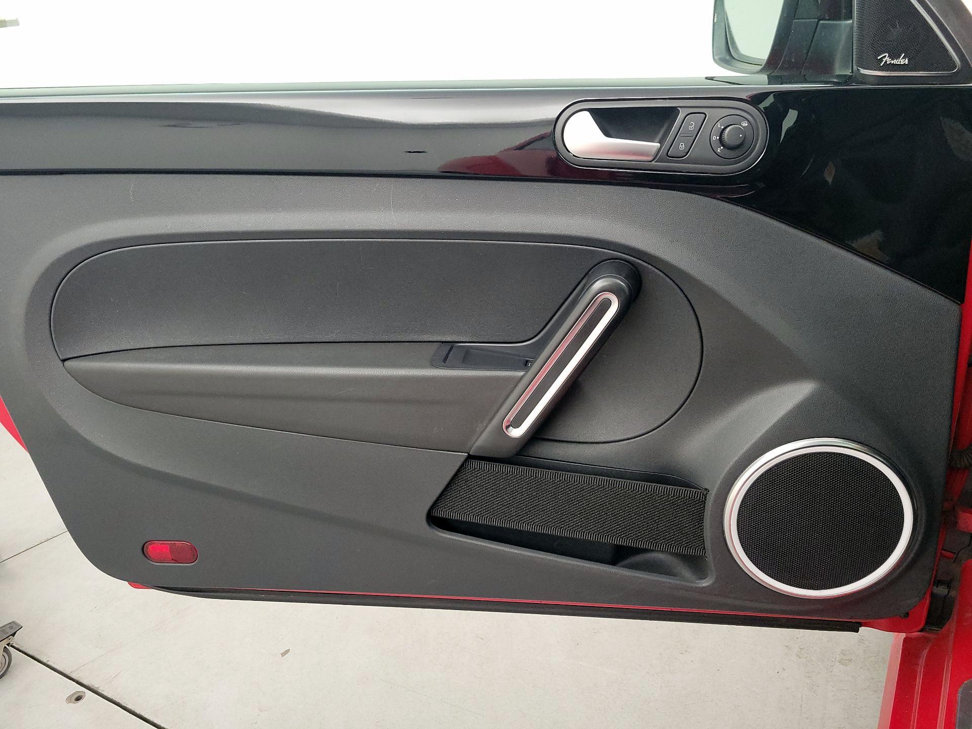 Thumbnail: 2014 Volkswagen Beetle - 12