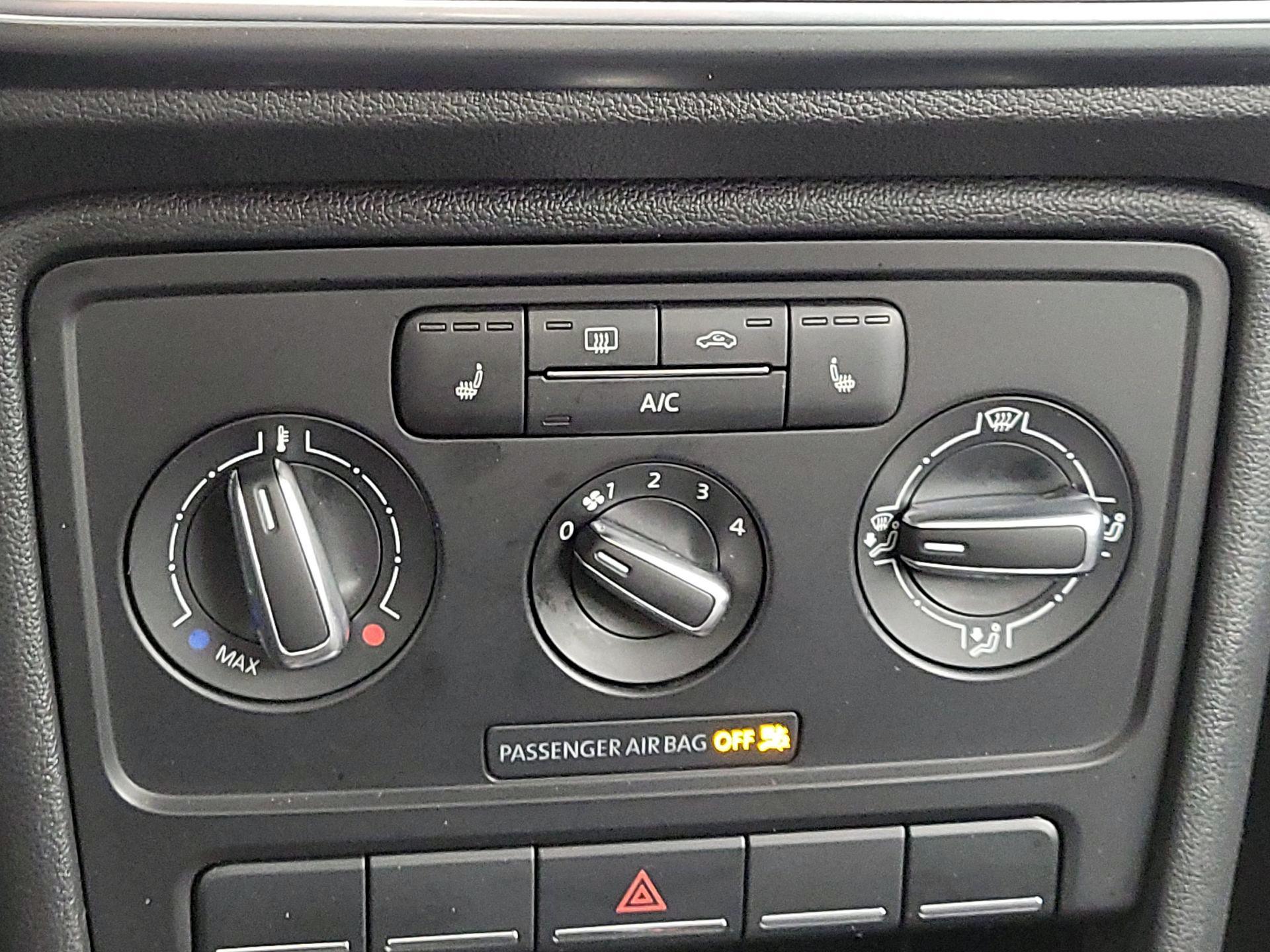 Thumbnail: 2014 Volkswagen Beetle - 14