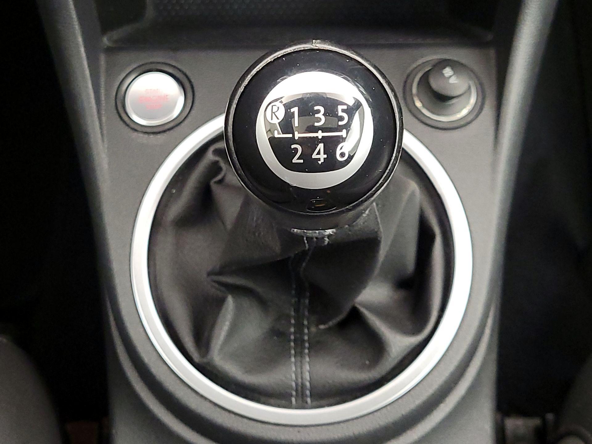 Thumbnail: 2014 Volkswagen Beetle - 15