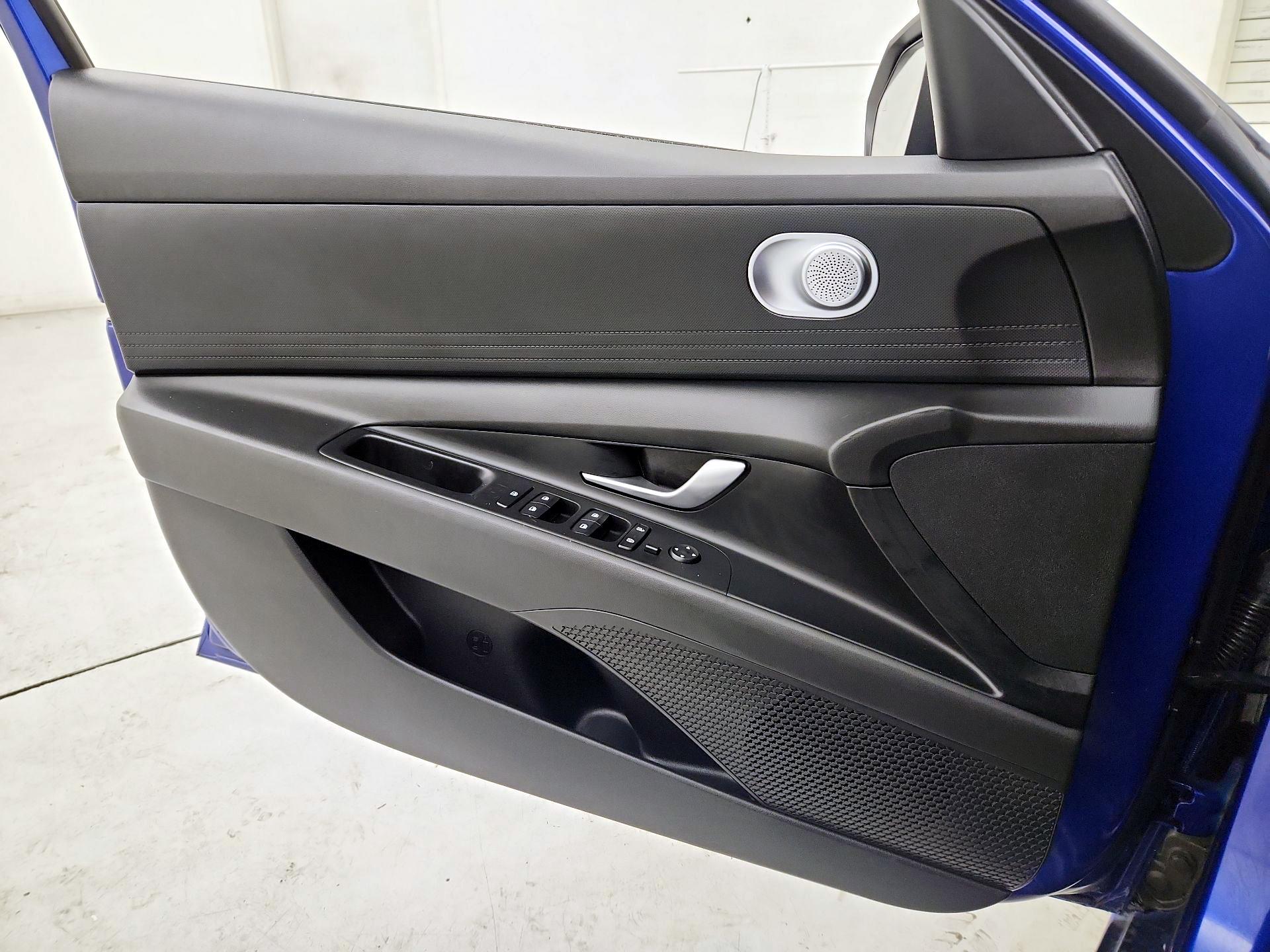 Thumbnail: 2022 Hyundai Elantra - 12