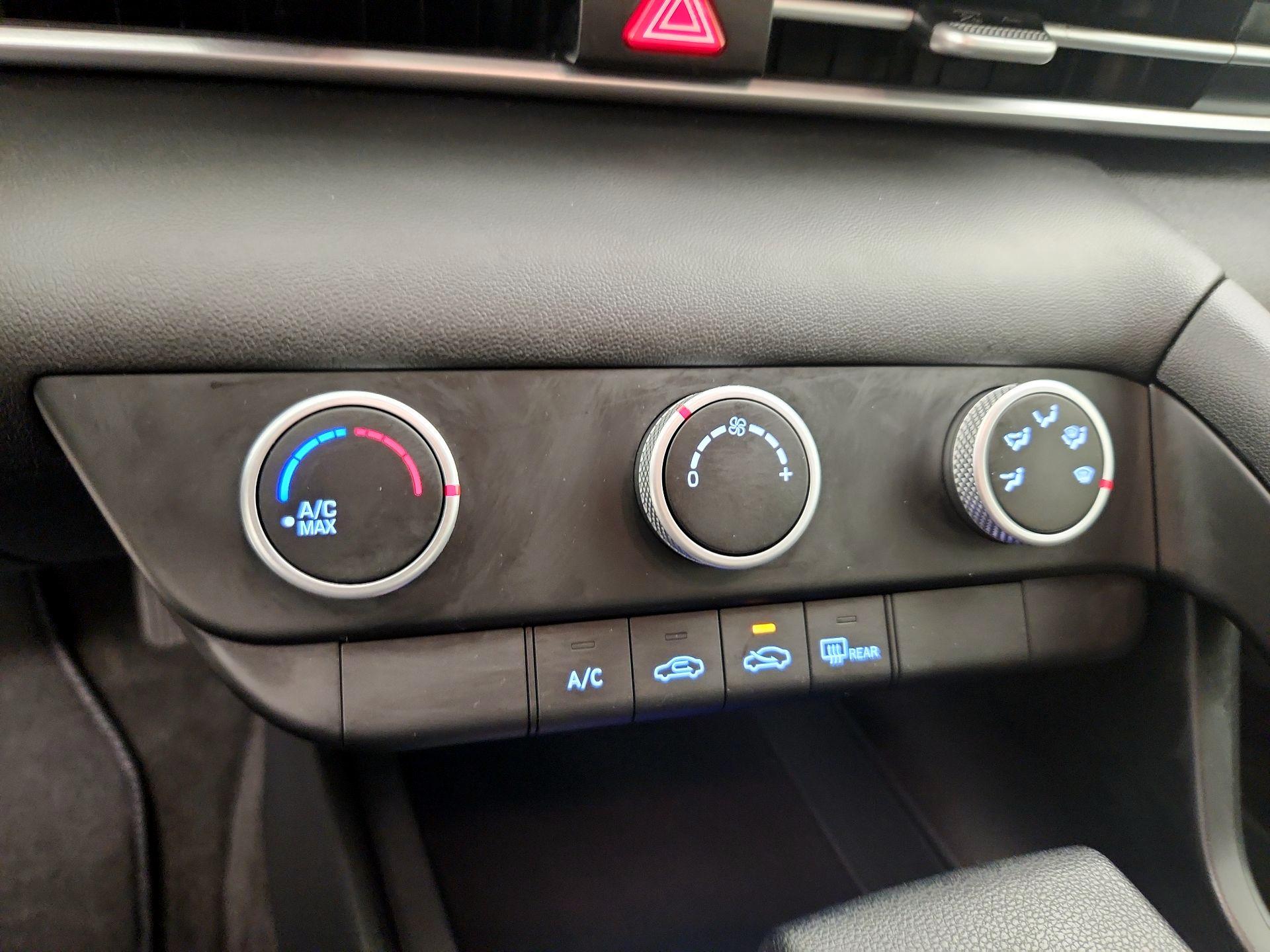 Thumbnail: 2022 Hyundai Elantra - 16