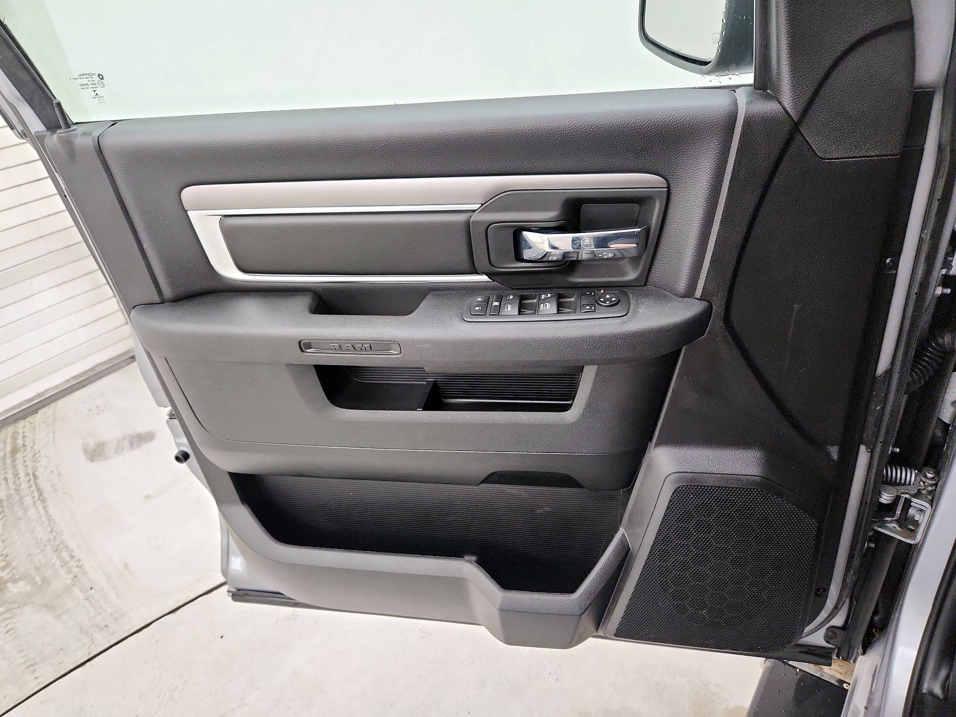 Thumbnail: 2022 RAM 1500 Classic - 12