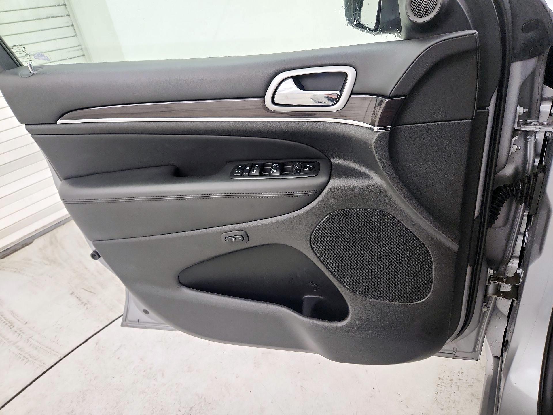 Thumbnail: 2018 Jeep Grand Cherokee - 12