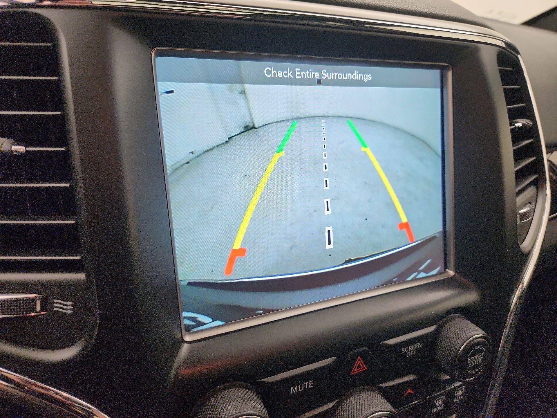 Thumbnail: 2018 Jeep Grand Cherokee - 15