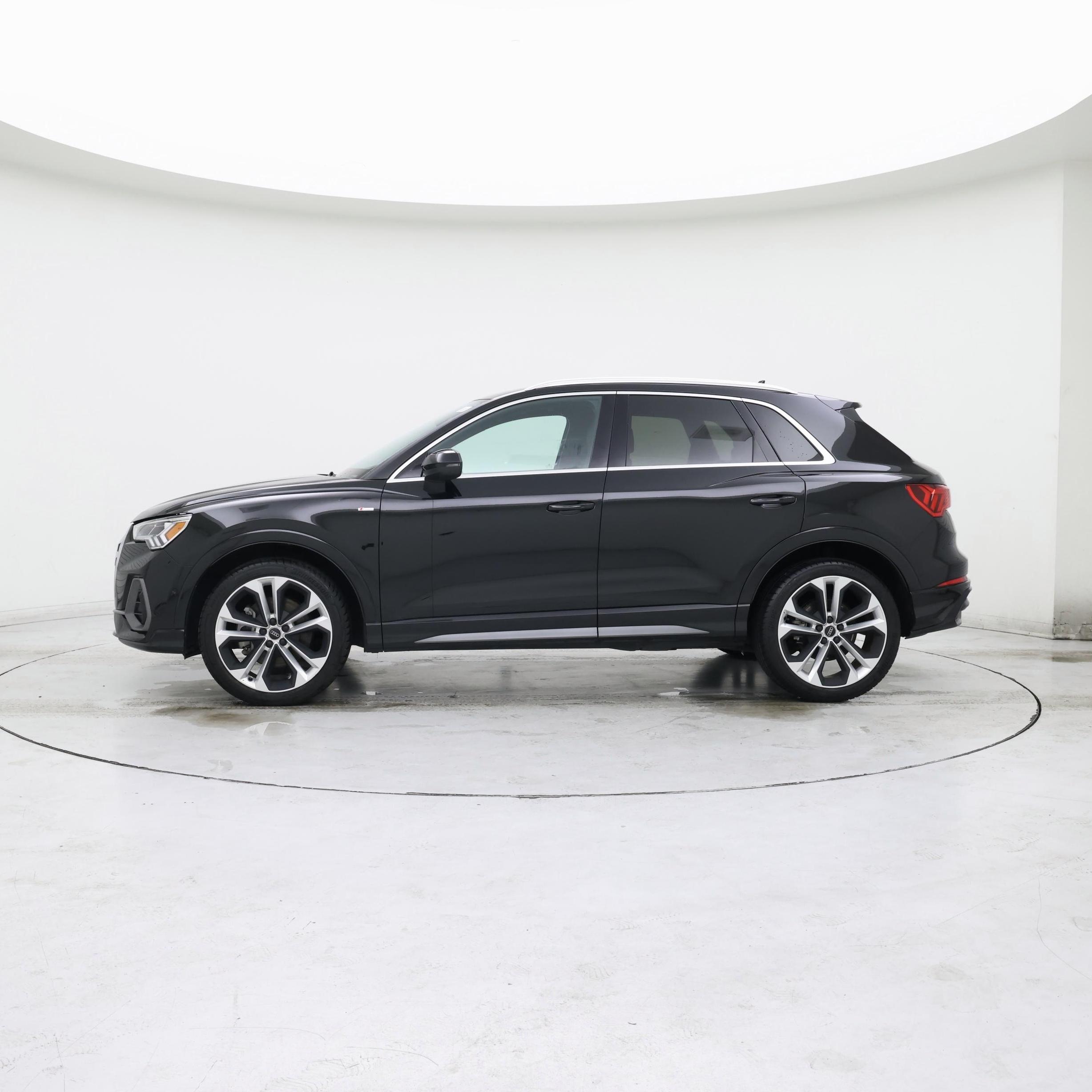 Thumbnail: 2020 Audi Q3 - 3