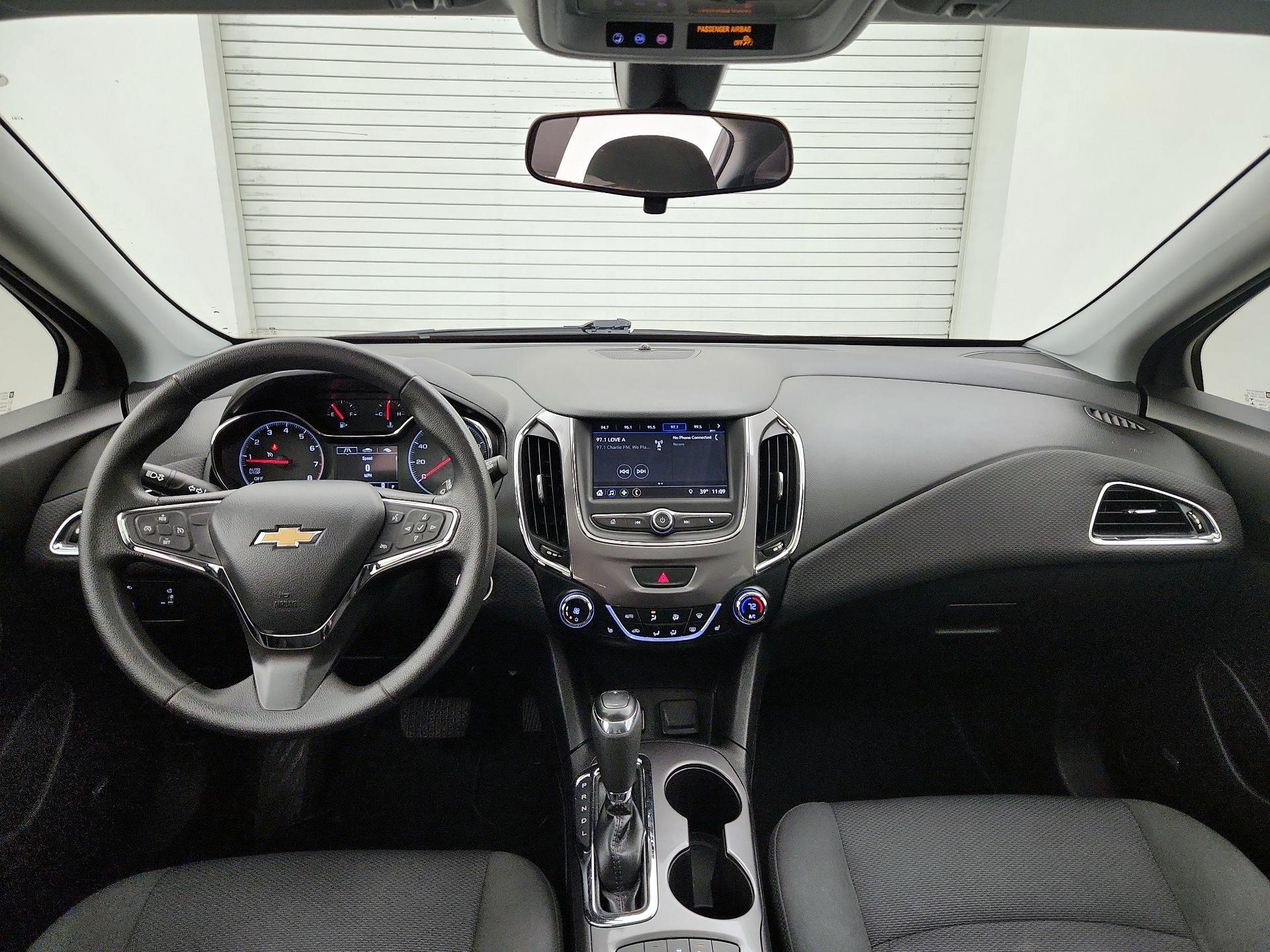 Thumbnail: 2019 Chevrolet Cruze - 9