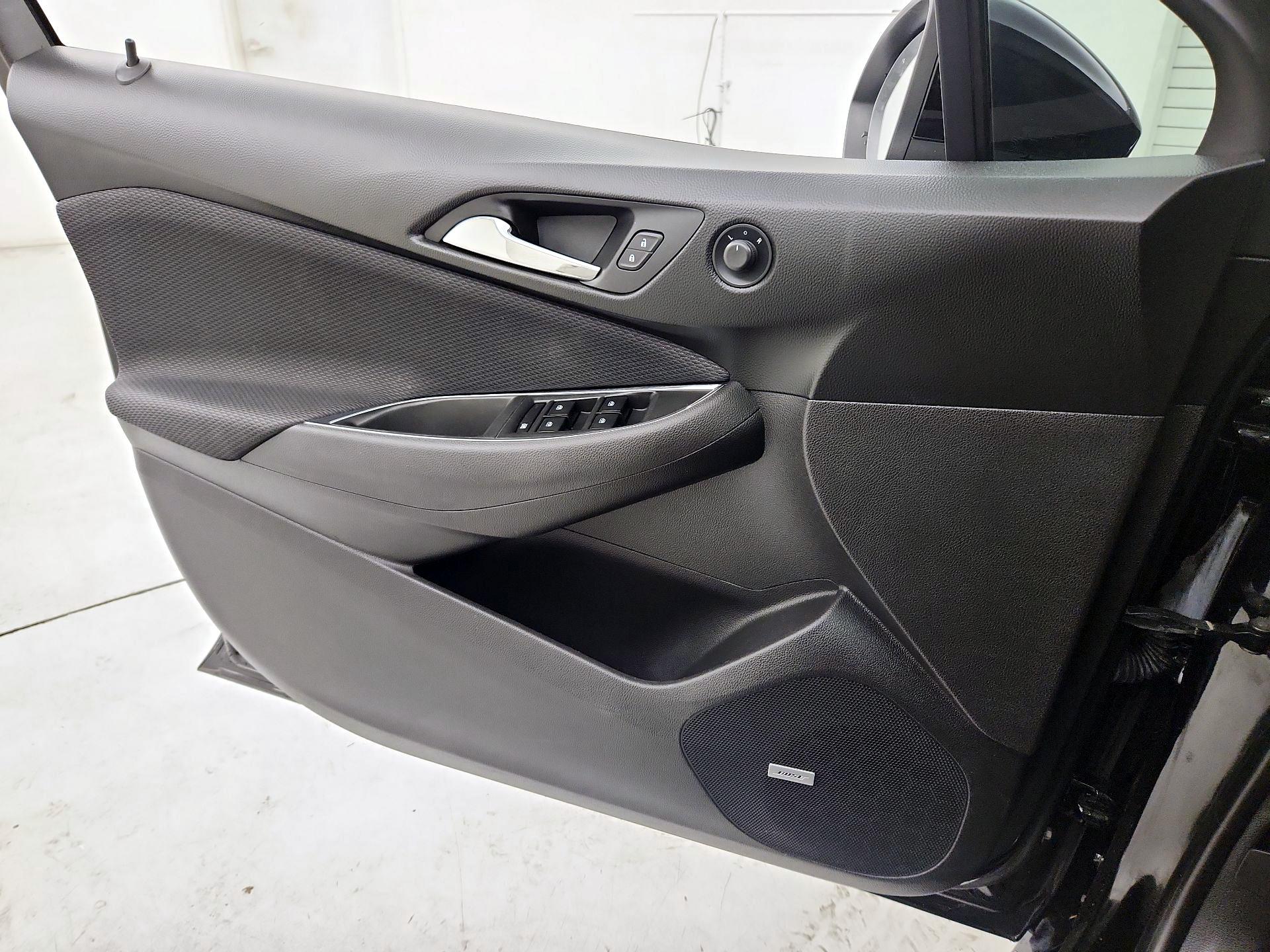 Thumbnail: 2019 Chevrolet Cruze - 12