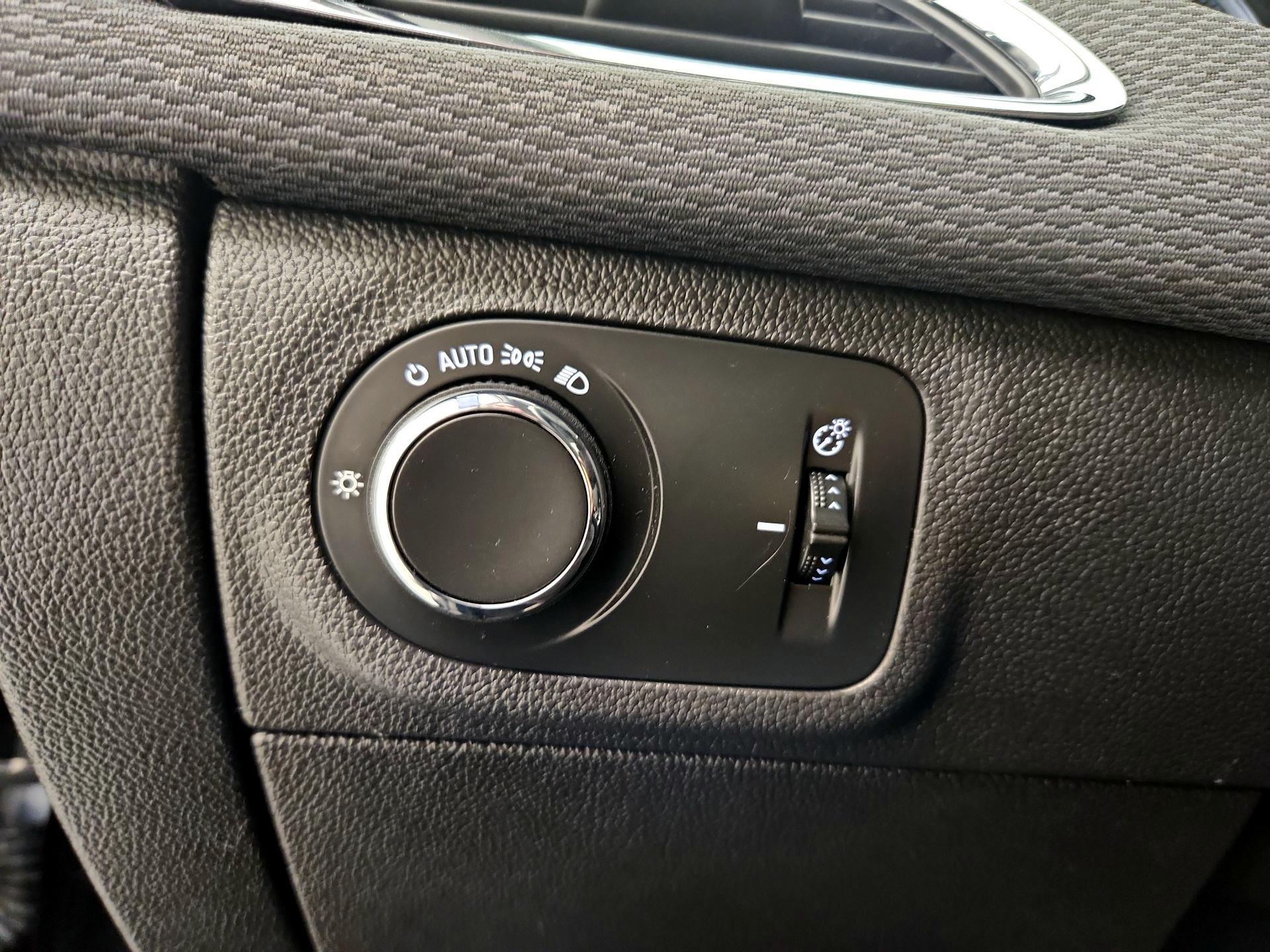 Thumbnail: 2019 Chevrolet Cruze - 13