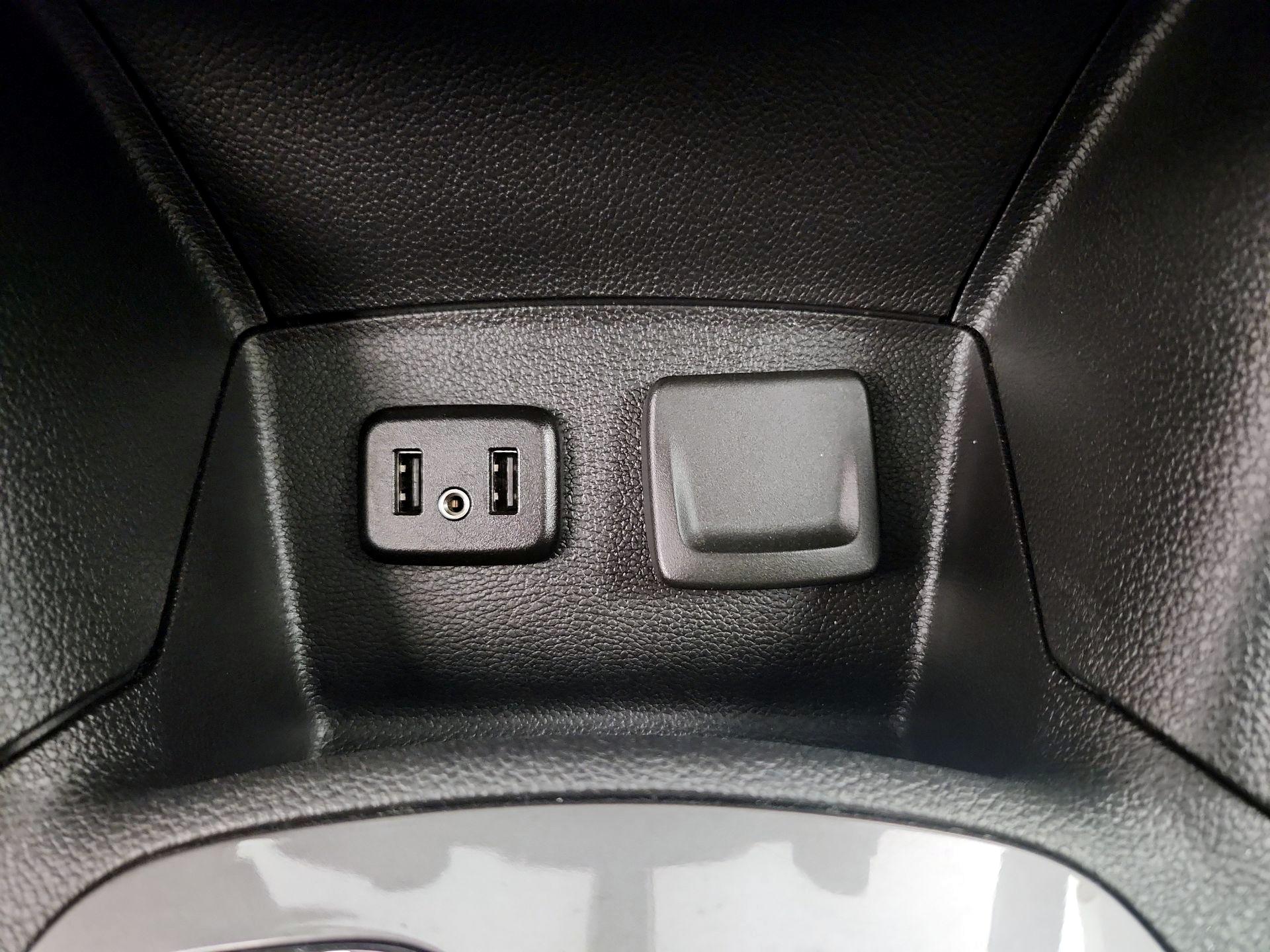 Thumbnail: 2019 Chevrolet Cruze - 18