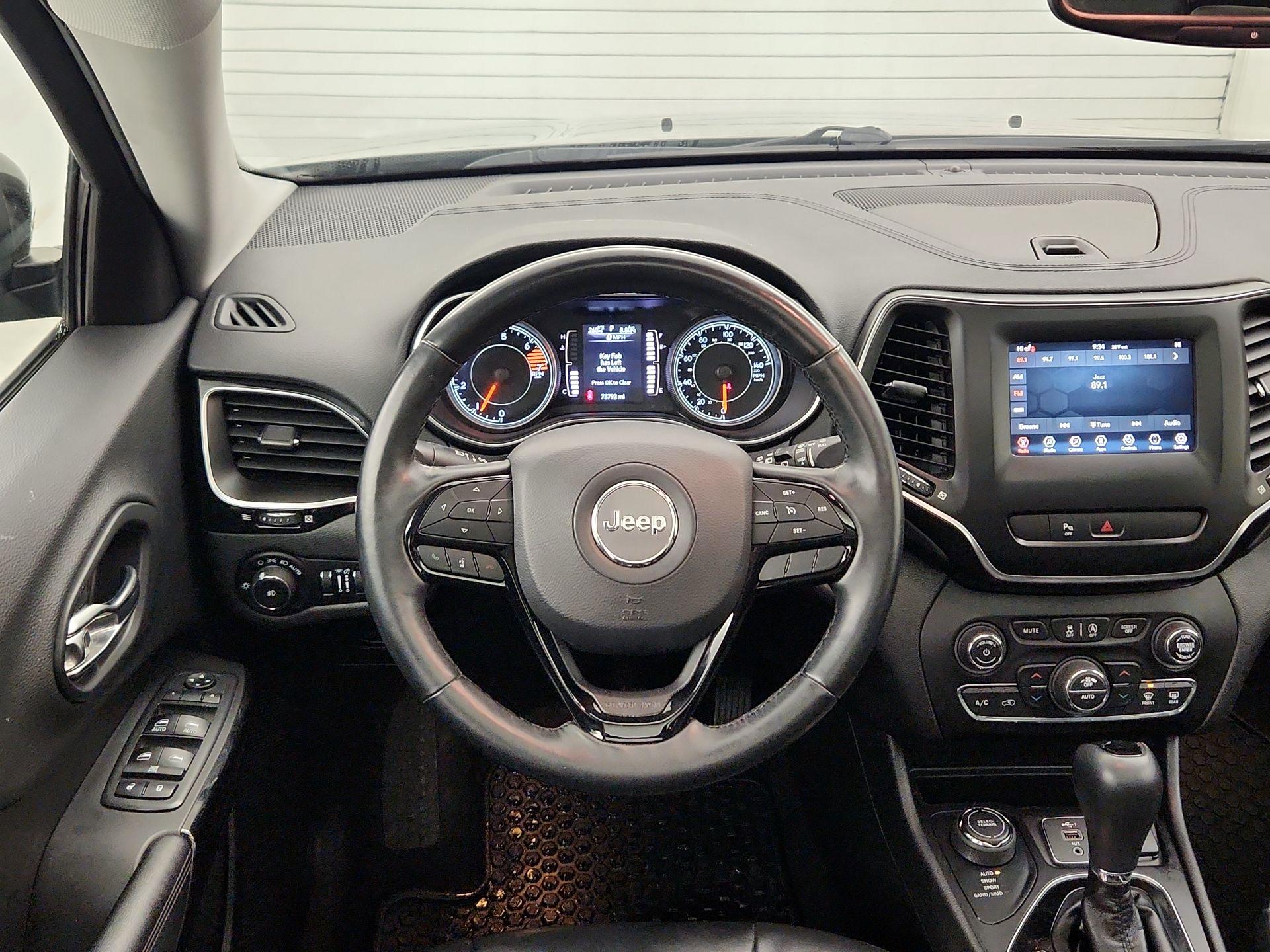 Thumbnail: 2019 Jeep Cherokee - 10