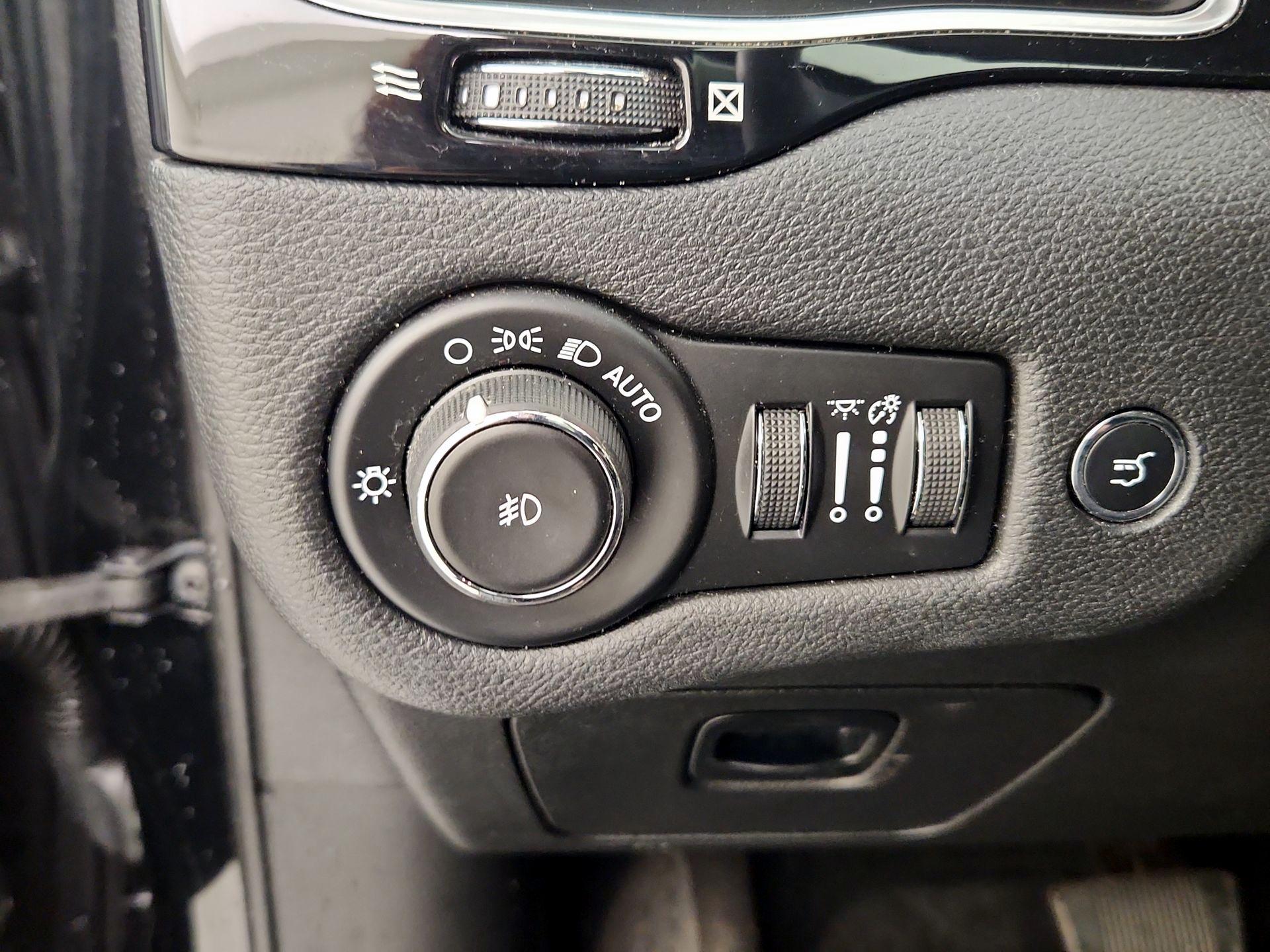 Thumbnail: 2019 Jeep Cherokee - 13