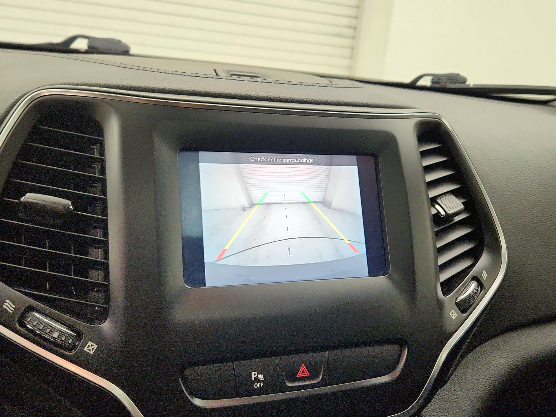 Thumbnail: 2019 Jeep Cherokee - 14