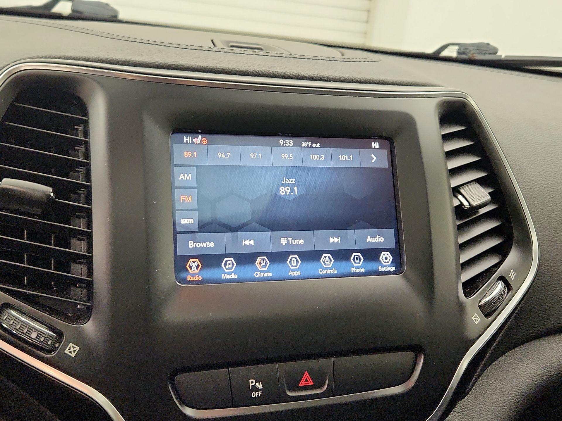 Thumbnail: 2019 Jeep Cherokee - 15