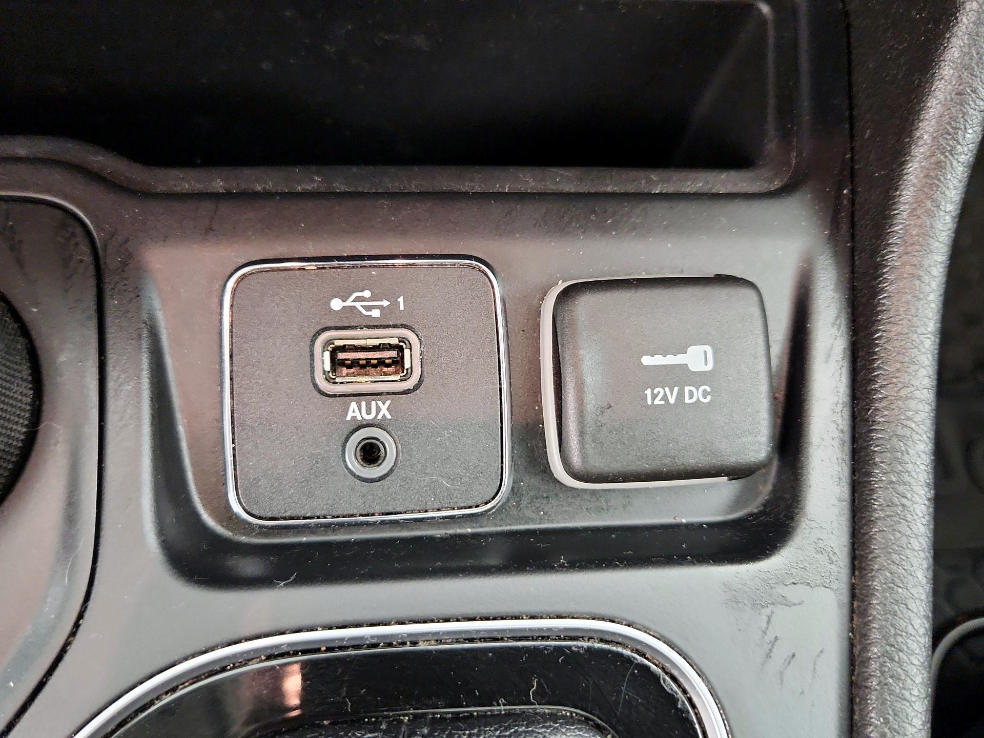 Thumbnail: 2019 Jeep Cherokee - 18