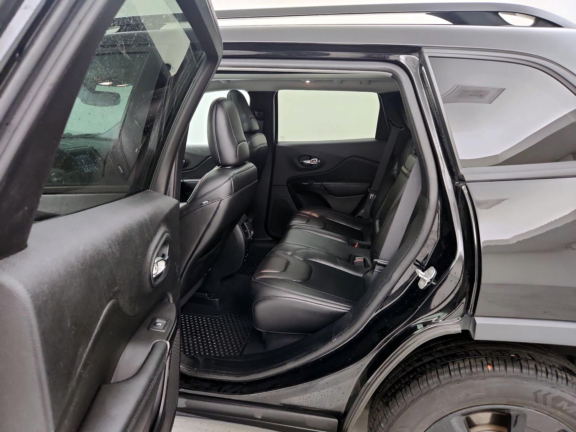 Thumbnail: 2019 Jeep Cherokee - 20