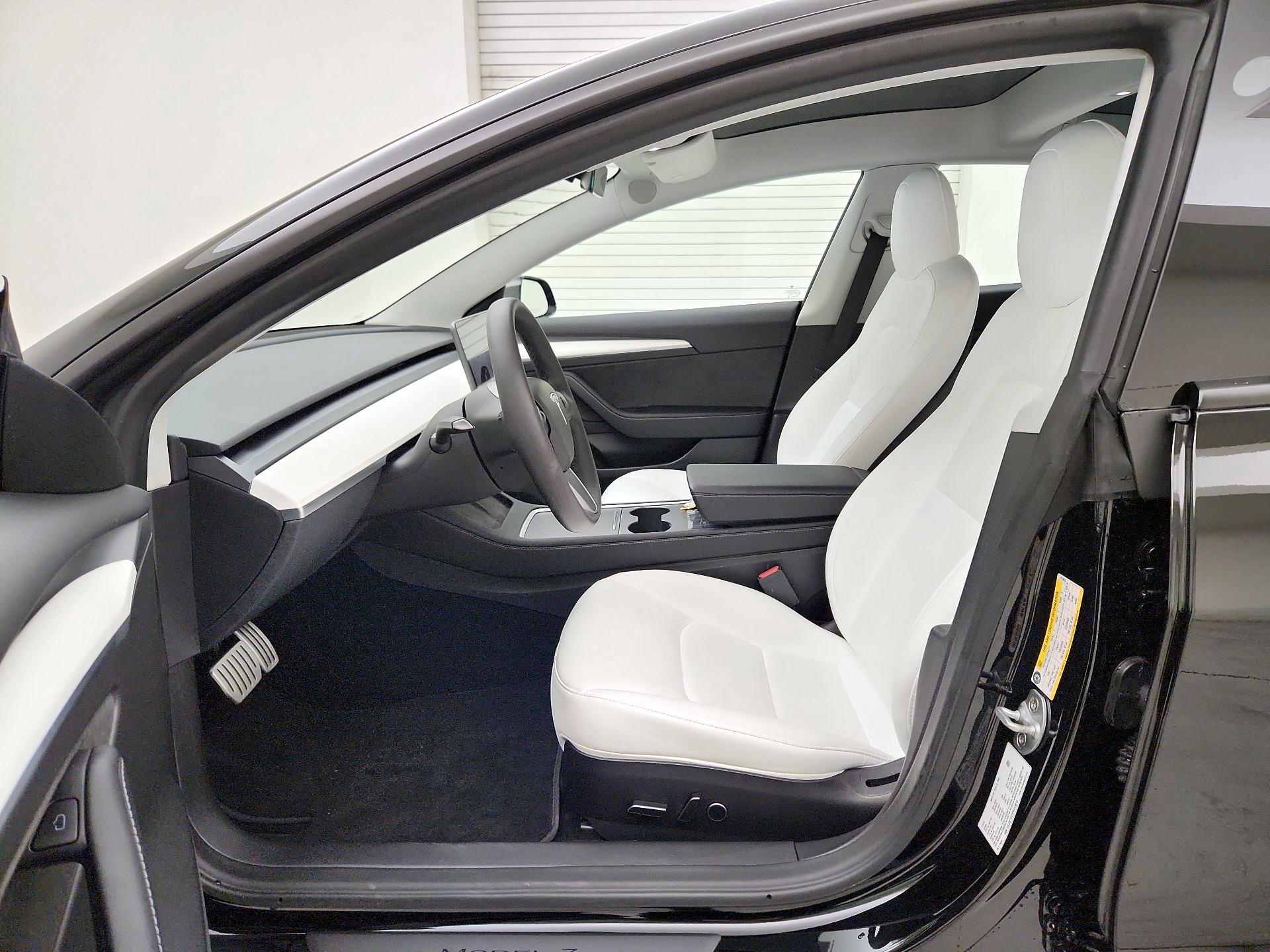 Thumbnail: 2023 Tesla Model 3 - 11