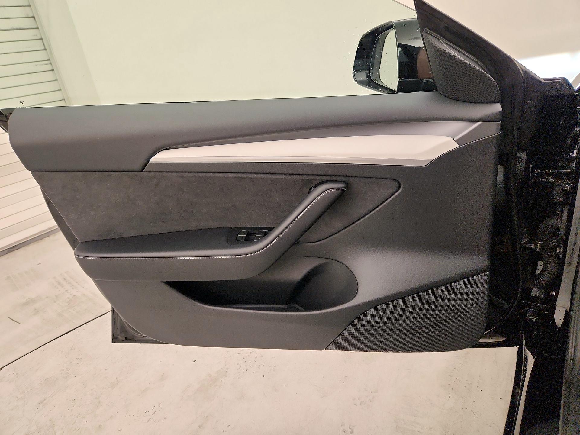 Thumbnail: 2023 Tesla Model 3 - 12