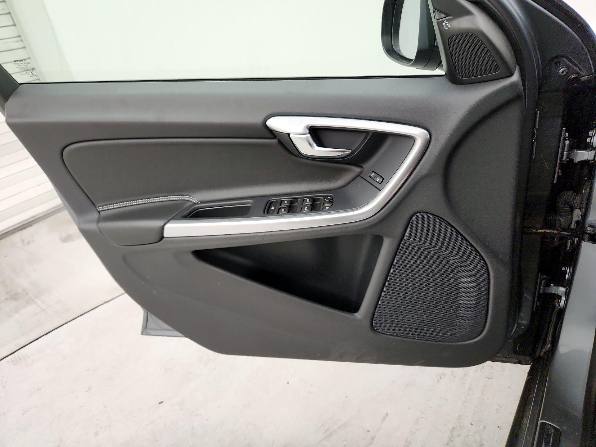 Thumbnail: 2018 Volvo S60 - 12