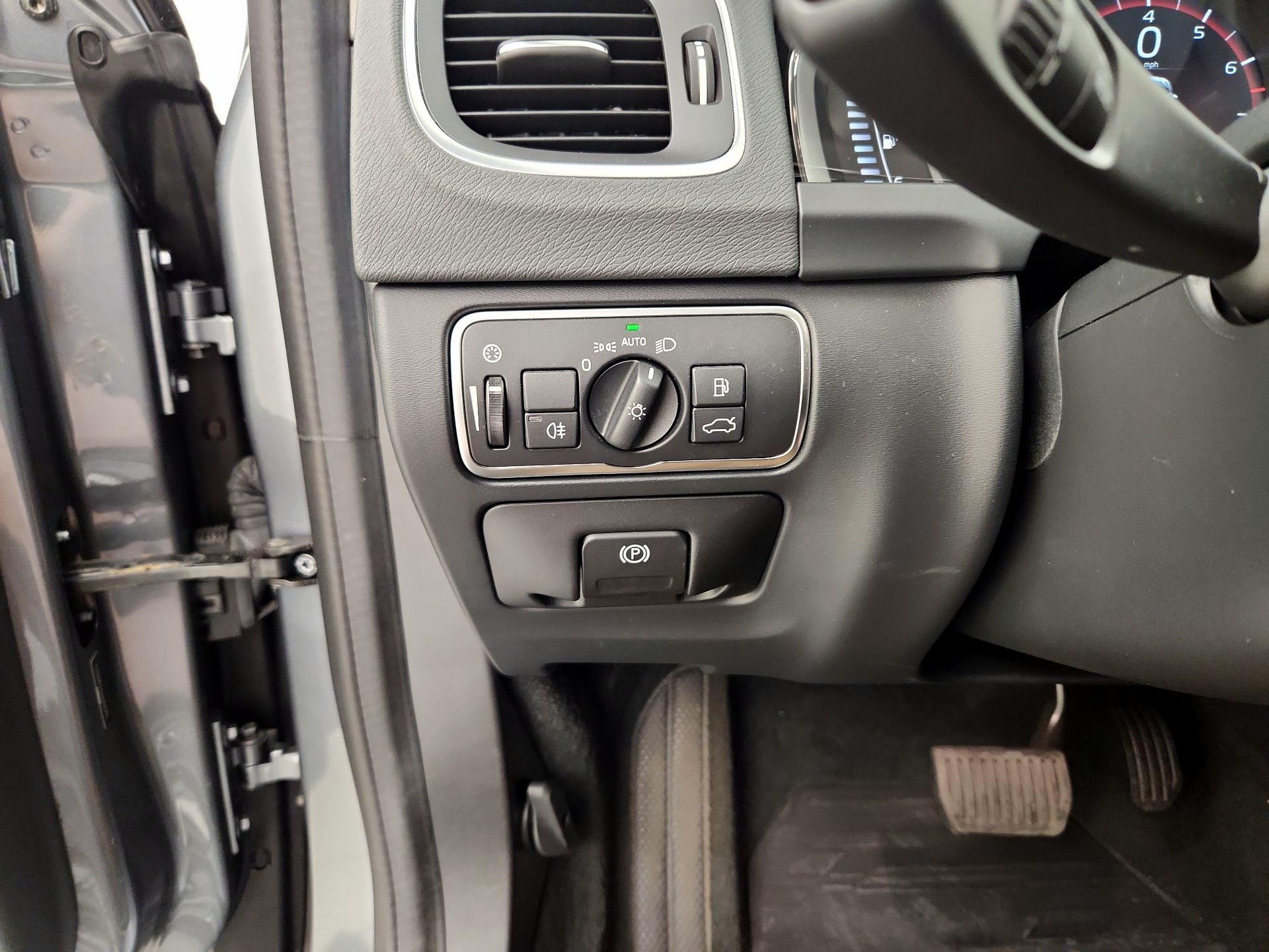 Thumbnail: 2018 Volvo S60 - 13