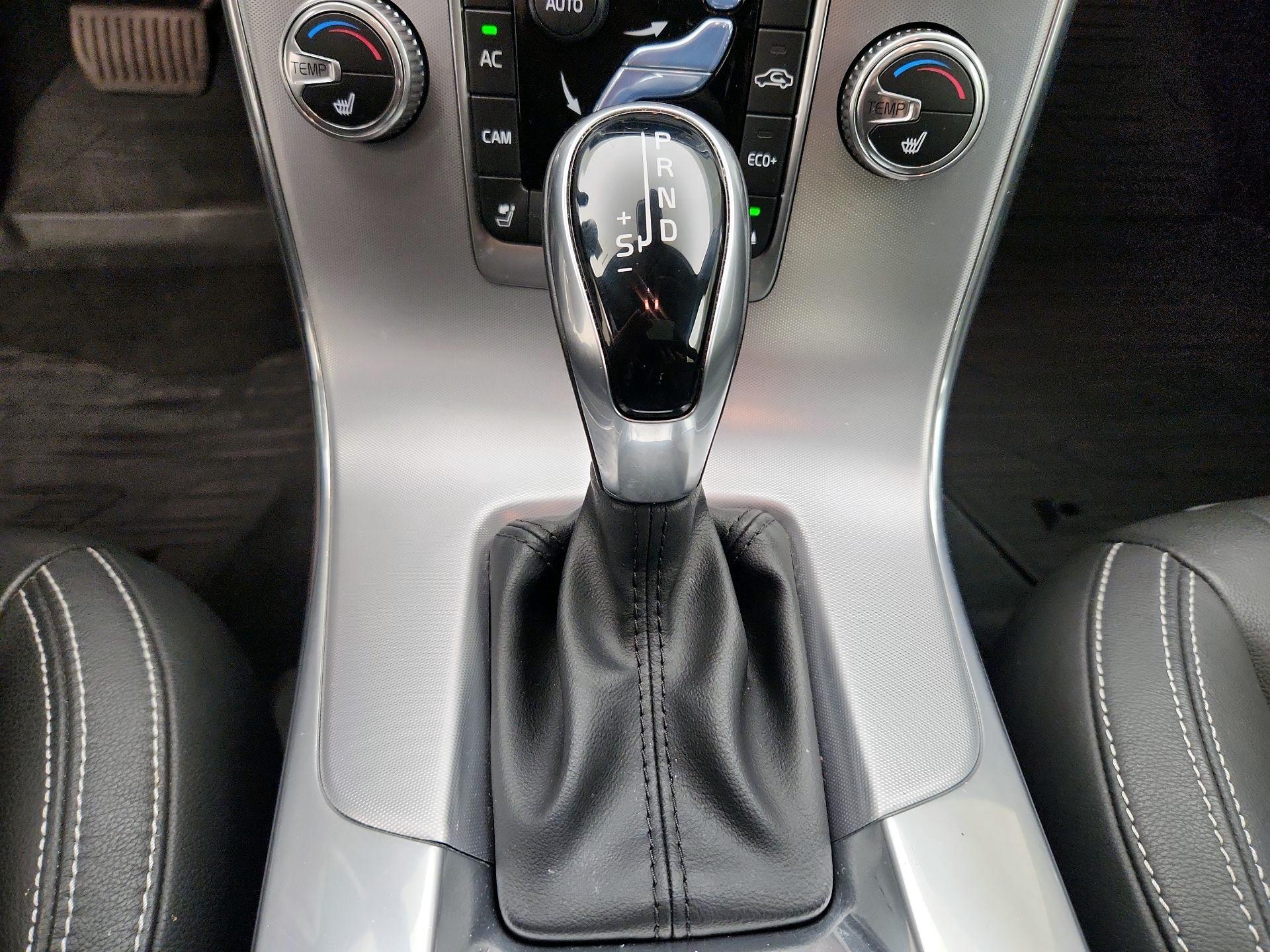 Thumbnail: 2018 Volvo S60 - 18