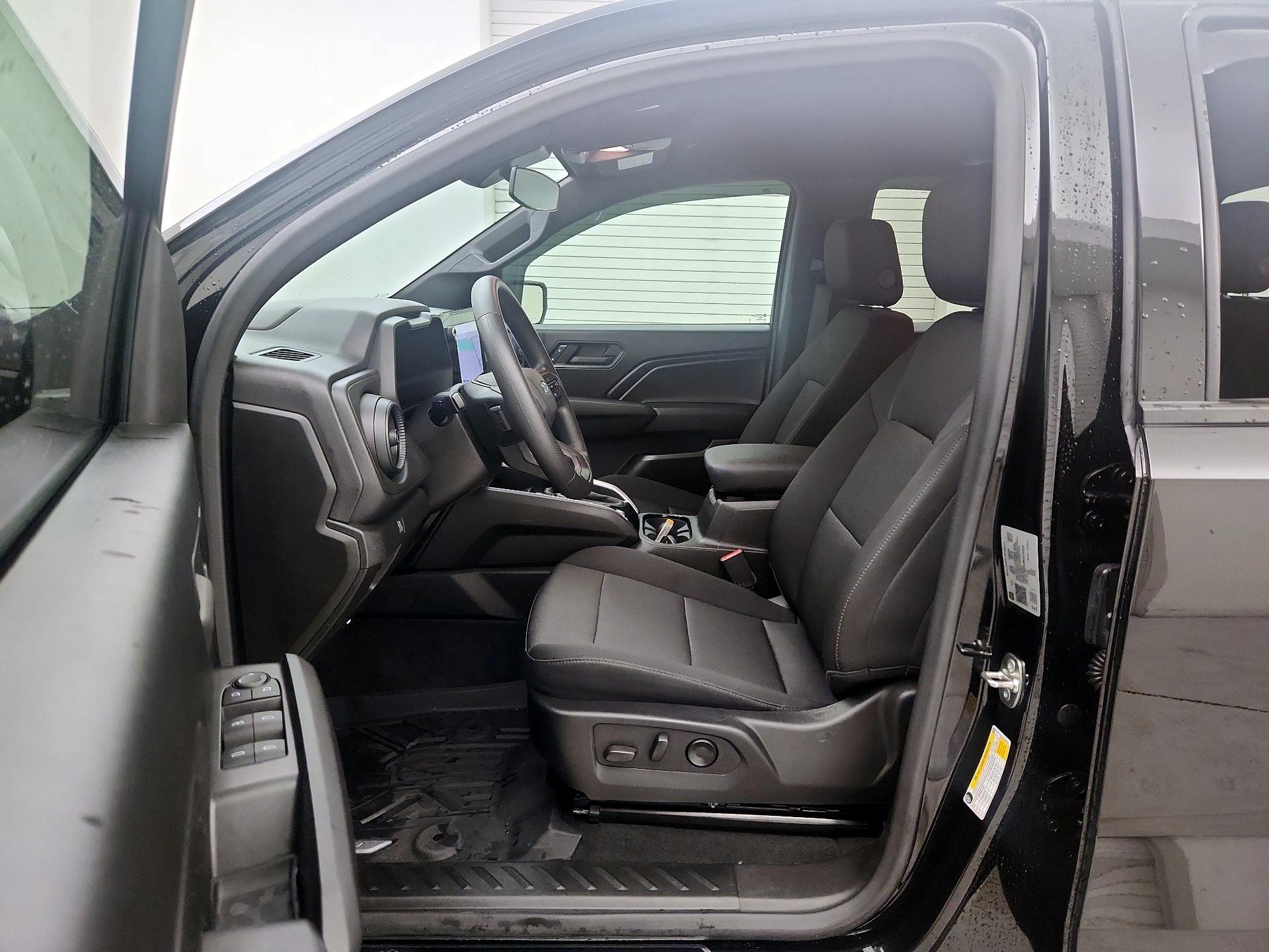 Thumbnail: 2024 Chevrolet Colorado - 11