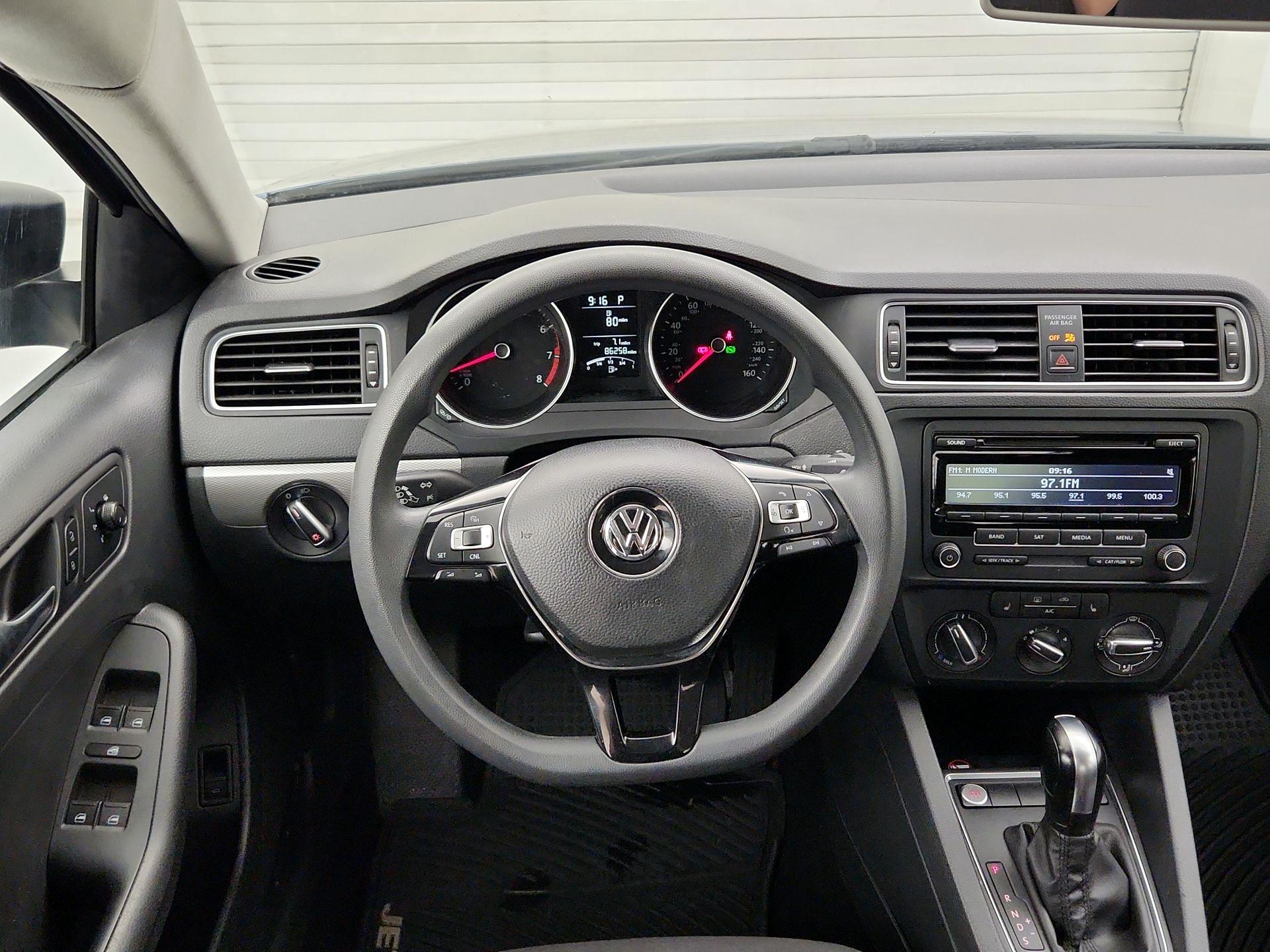 Thumbnail: 2015 Volkswagen Jetta - 10