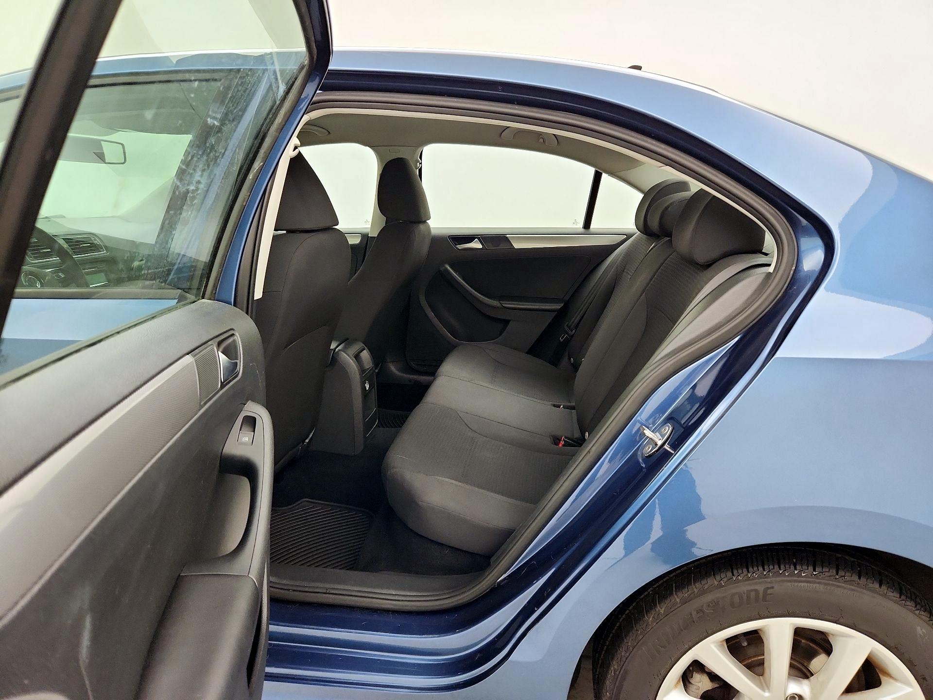 Thumbnail: 2015 Volkswagen Jetta - 18