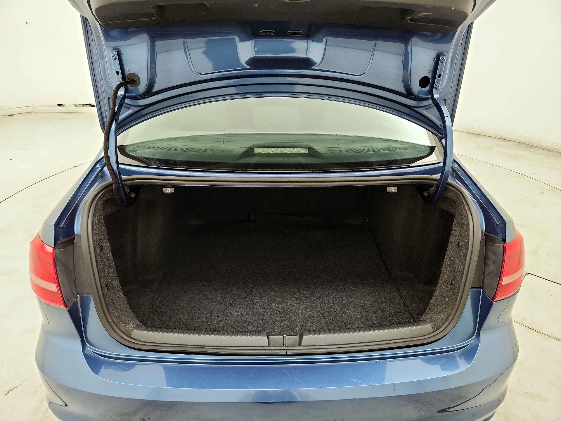 Thumbnail: 2015 Volkswagen Jetta - 19