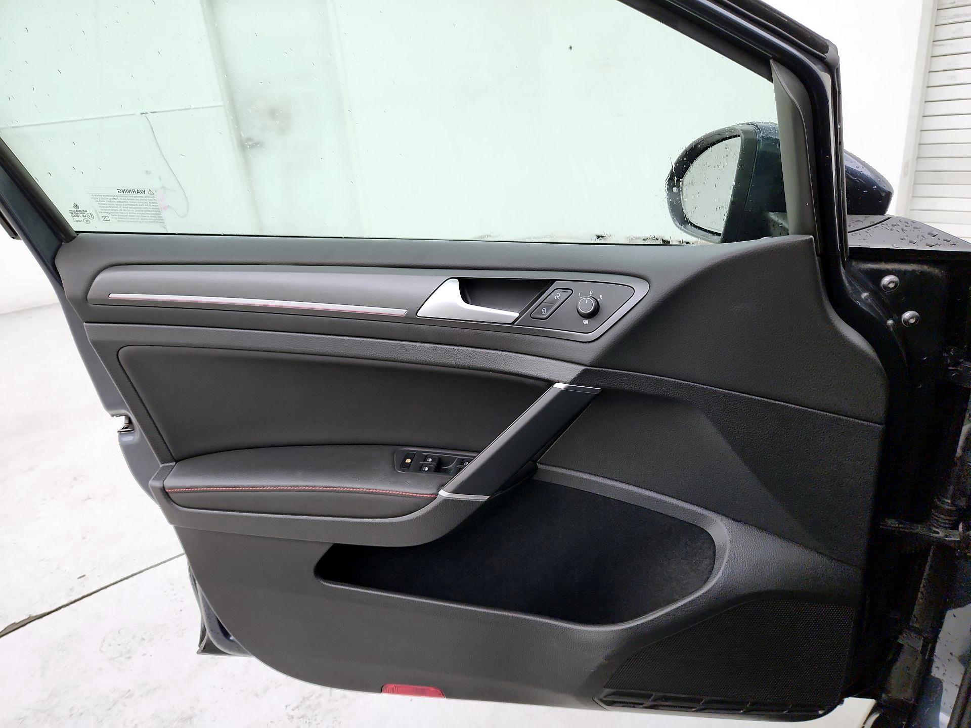 Thumbnail: 2019 Volkswagen Golf - 12