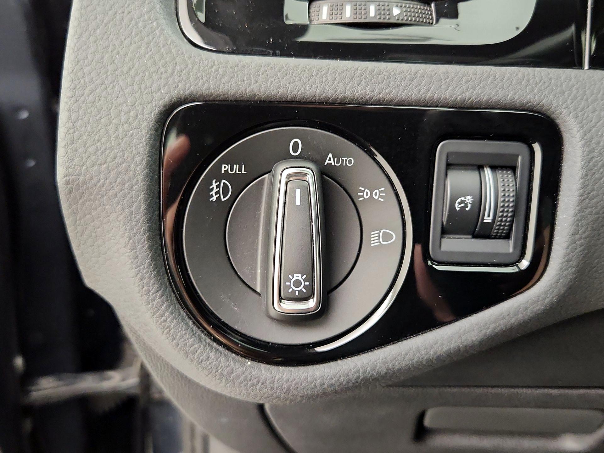 Thumbnail: 2019 Volkswagen Golf - 13