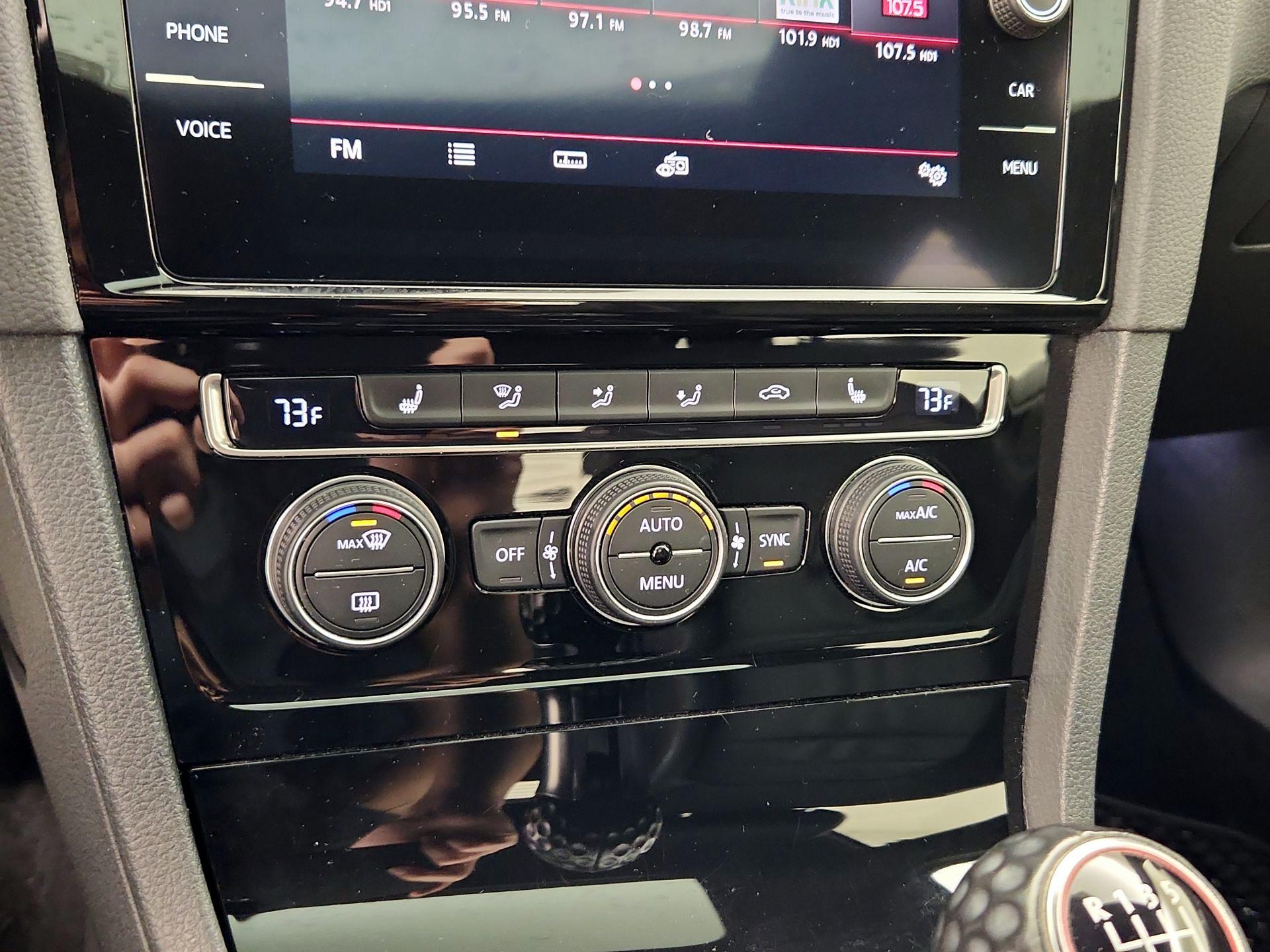 Thumbnail: 2019 Volkswagen Golf - 16