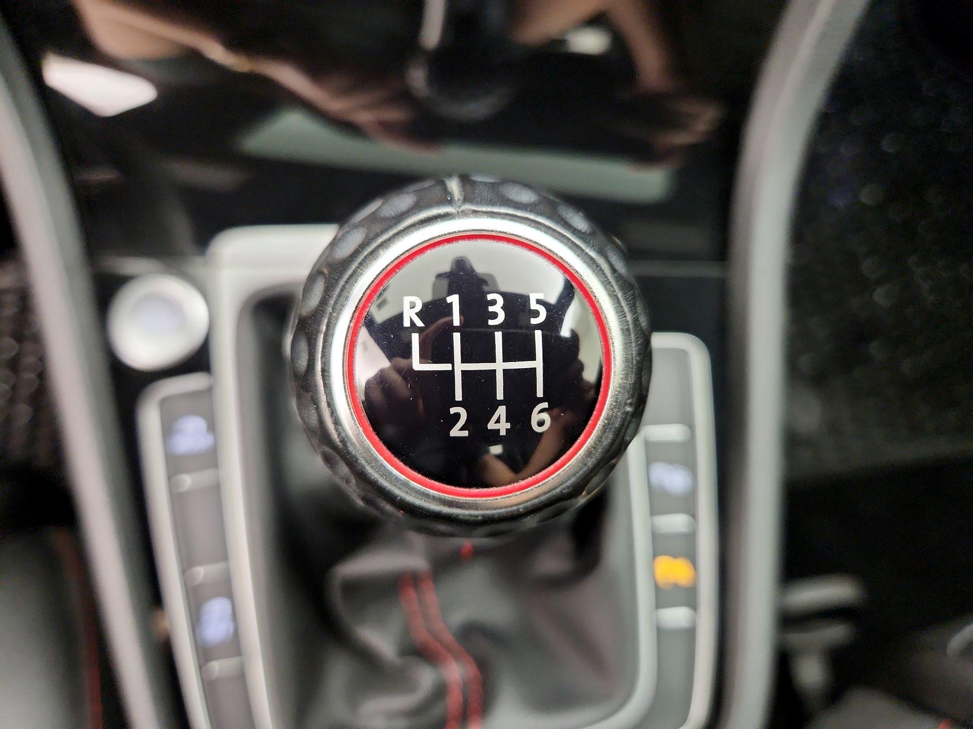 Thumbnail: 2019 Volkswagen Golf - 17