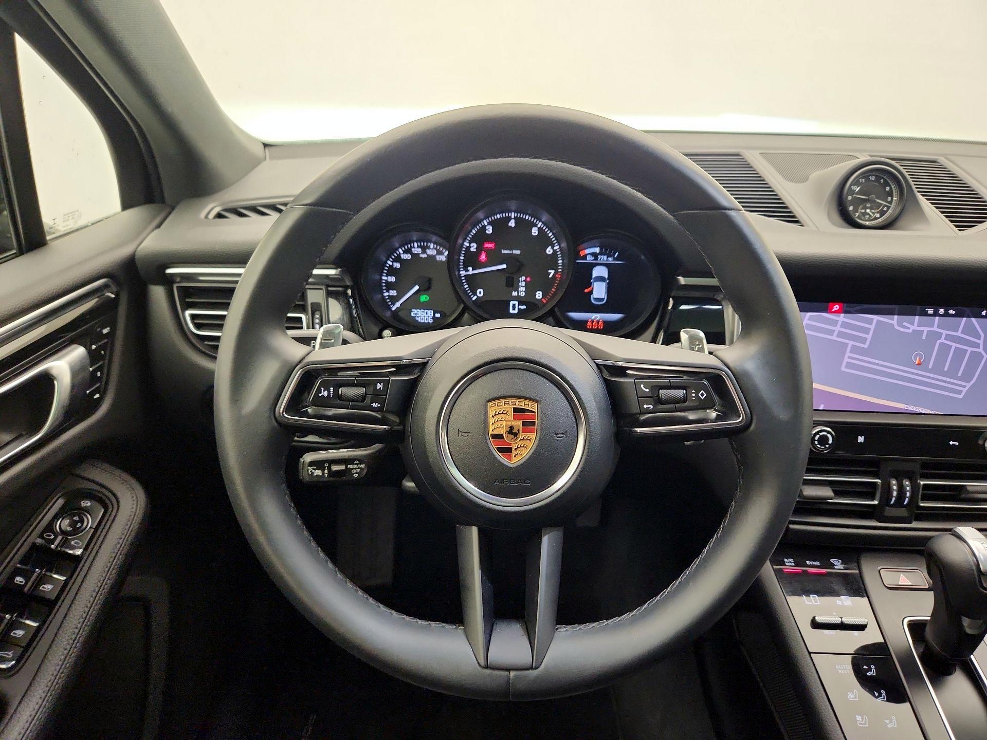 Thumbnail: 2022 Porsche Macan - 10