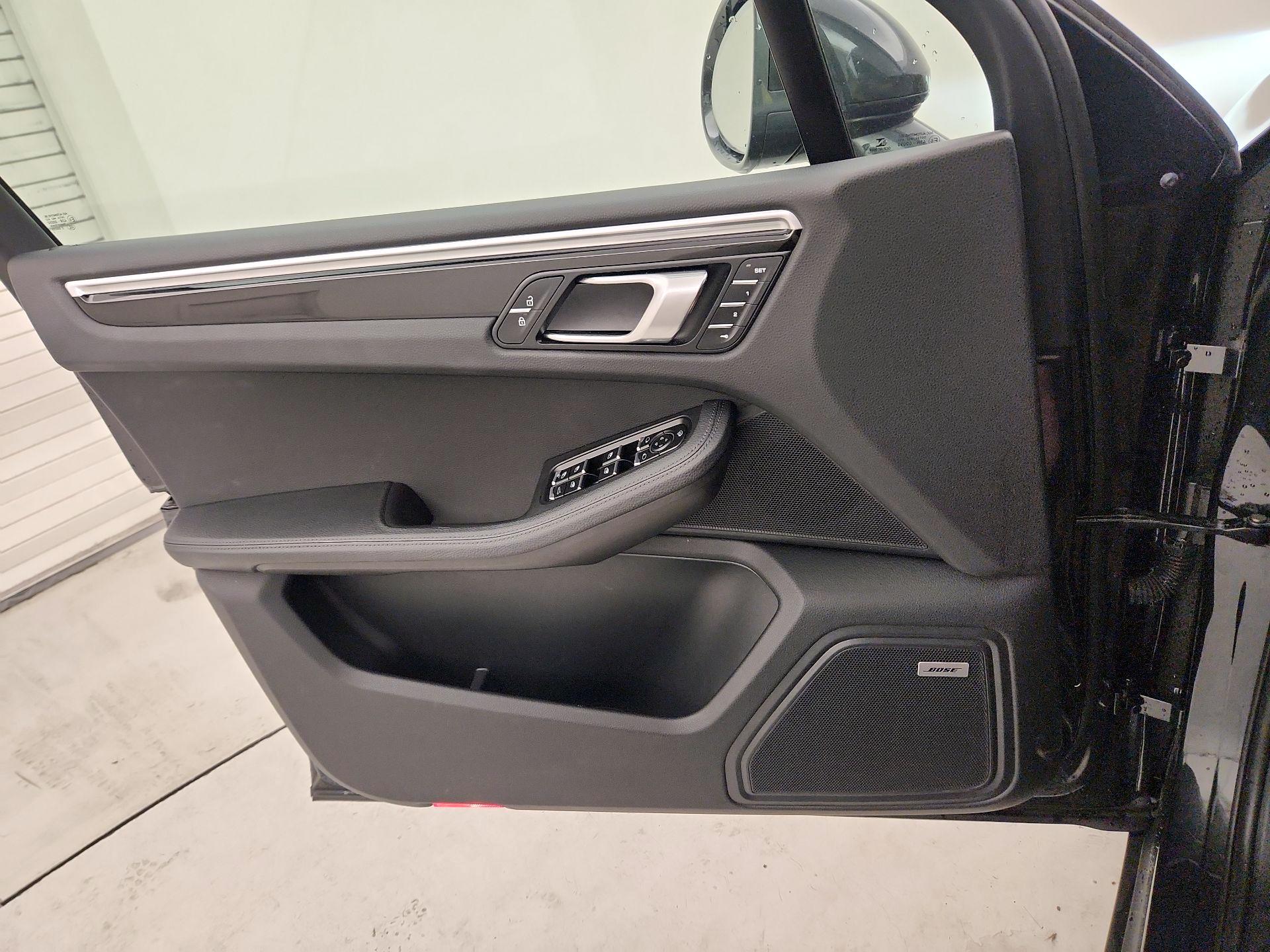 Thumbnail: 2022 Porsche Macan - 12