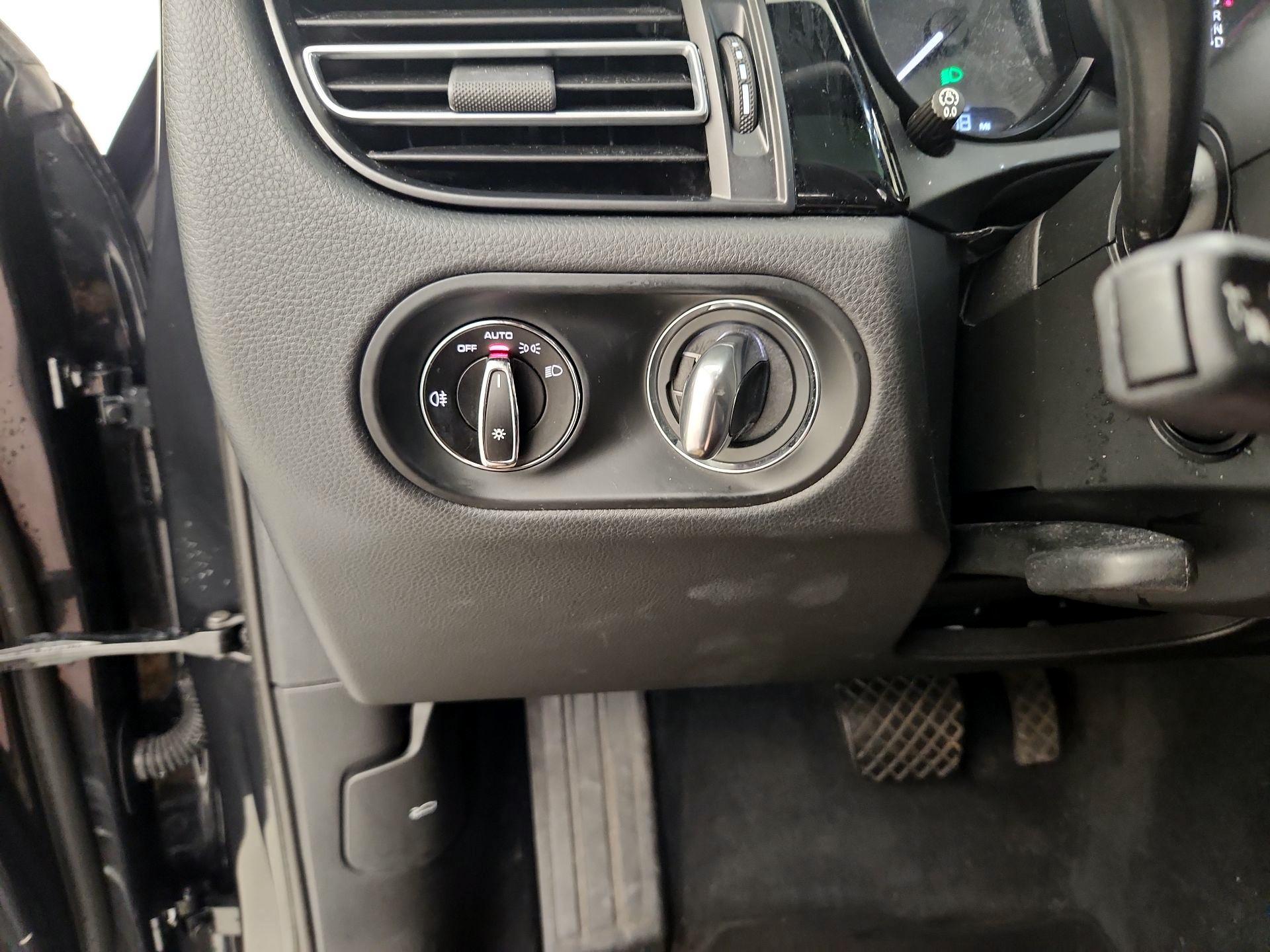 Thumbnail: 2022 Porsche Macan - 13