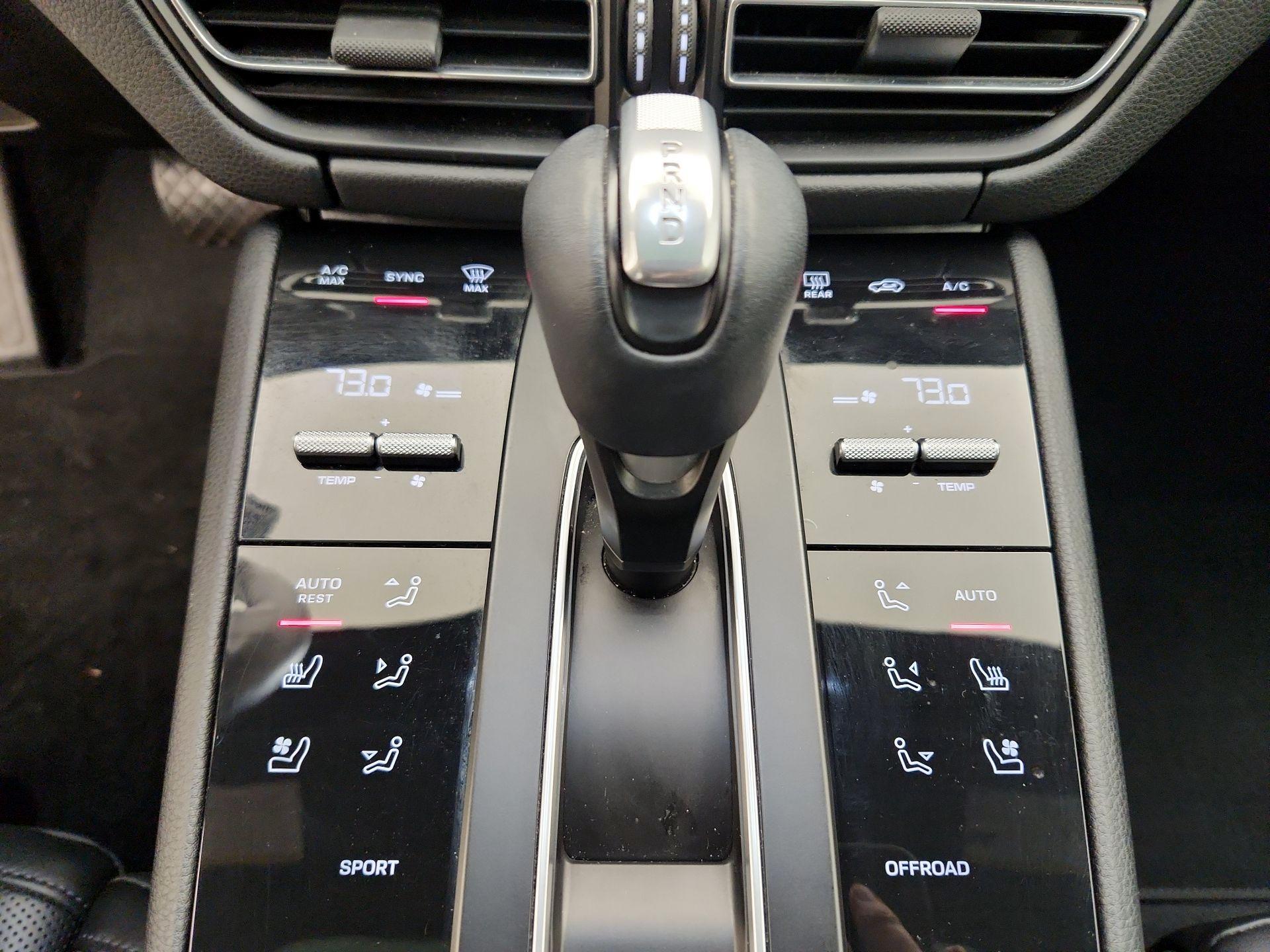 Thumbnail: 2022 Porsche Macan - 18