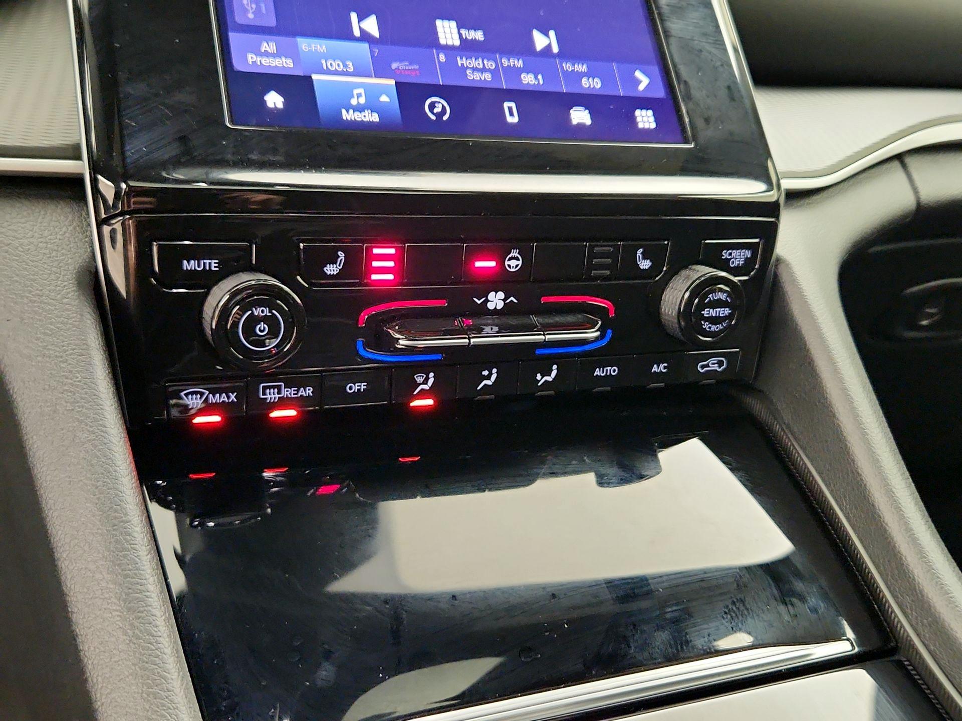 Thumbnail: 2024 Jeep Grand Cherokee - 16