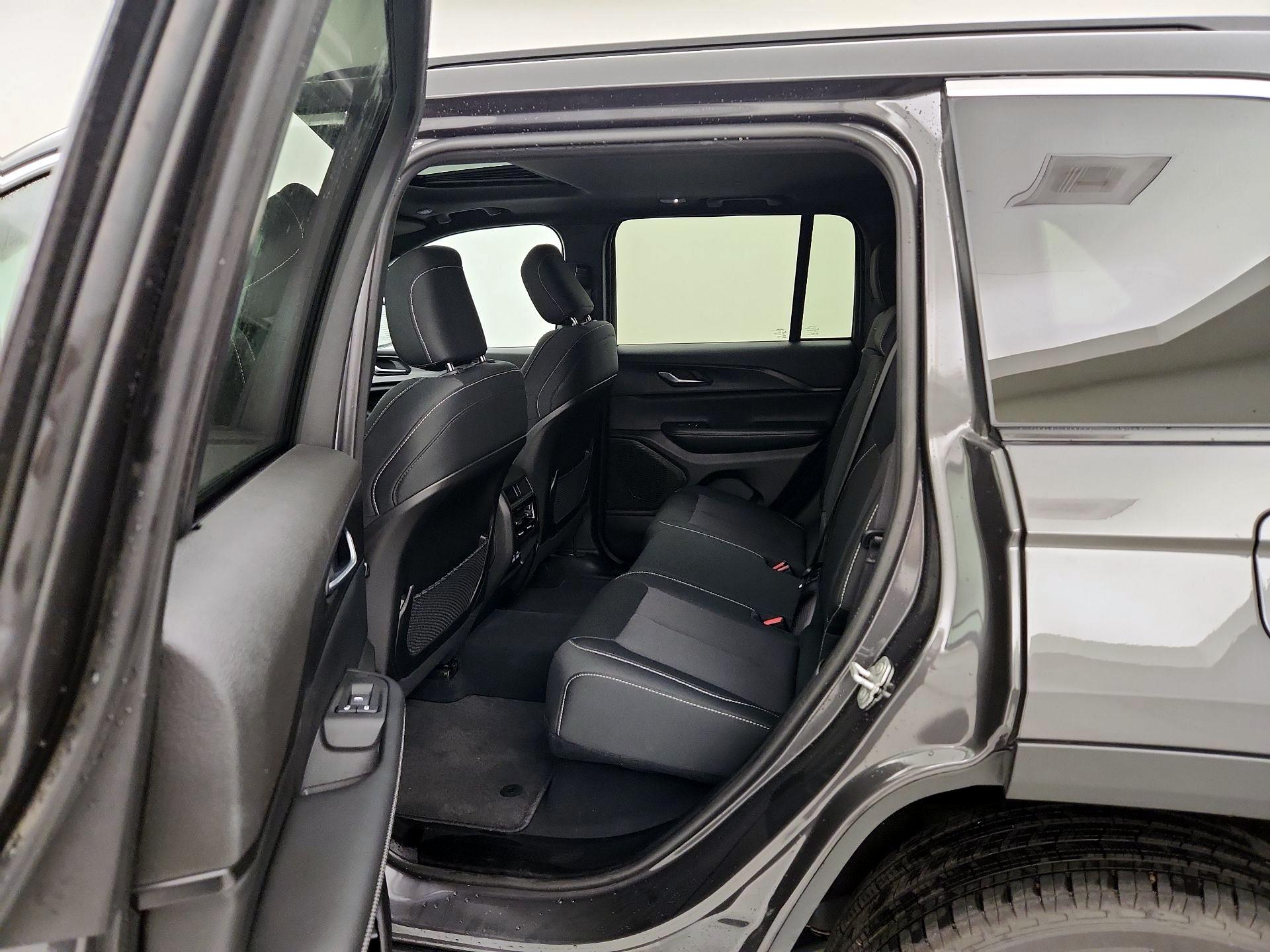 Thumbnail: 2024 Jeep Grand Cherokee - 20