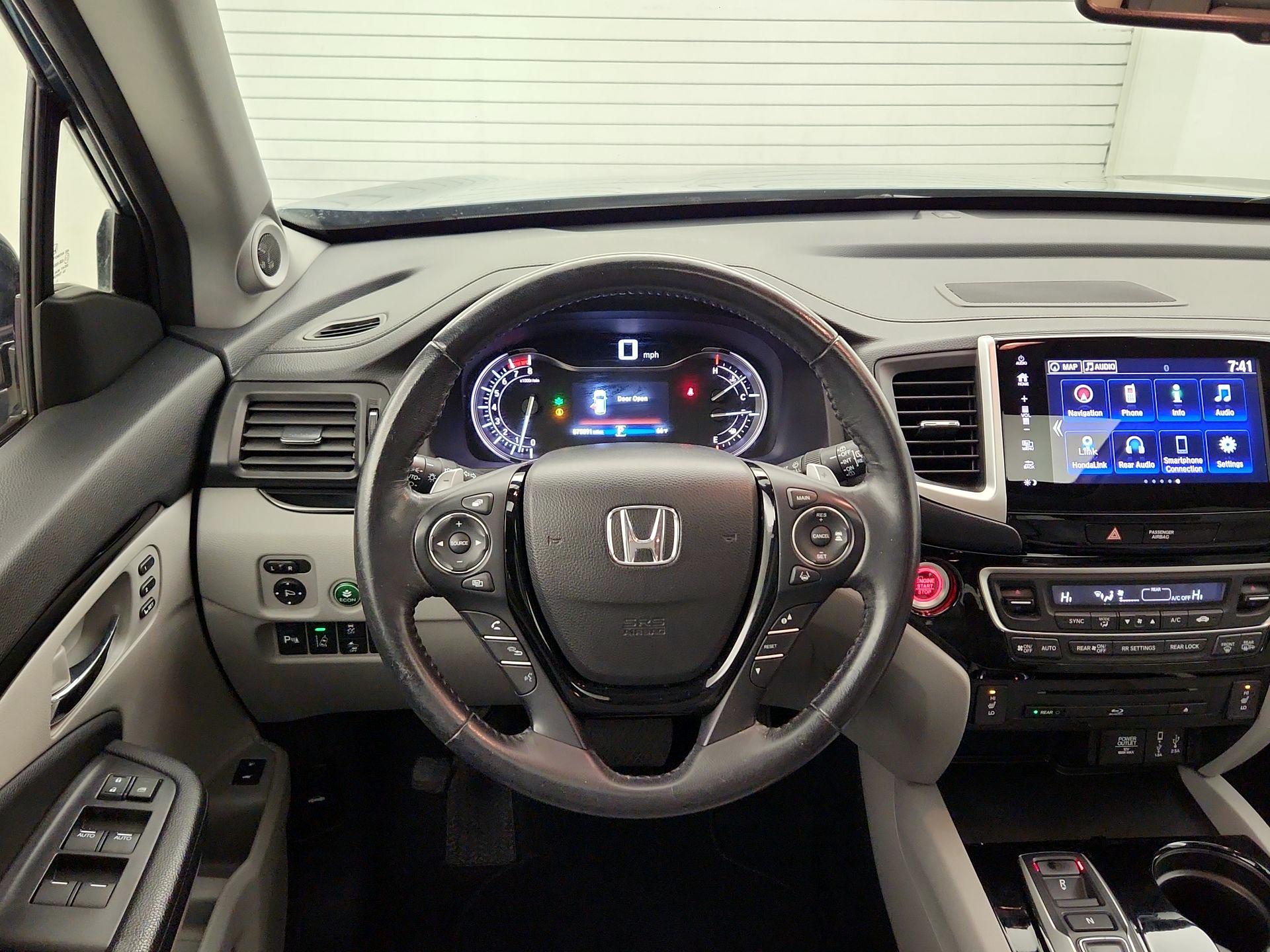 Thumbnail: 2018 Honda Pilot - 10