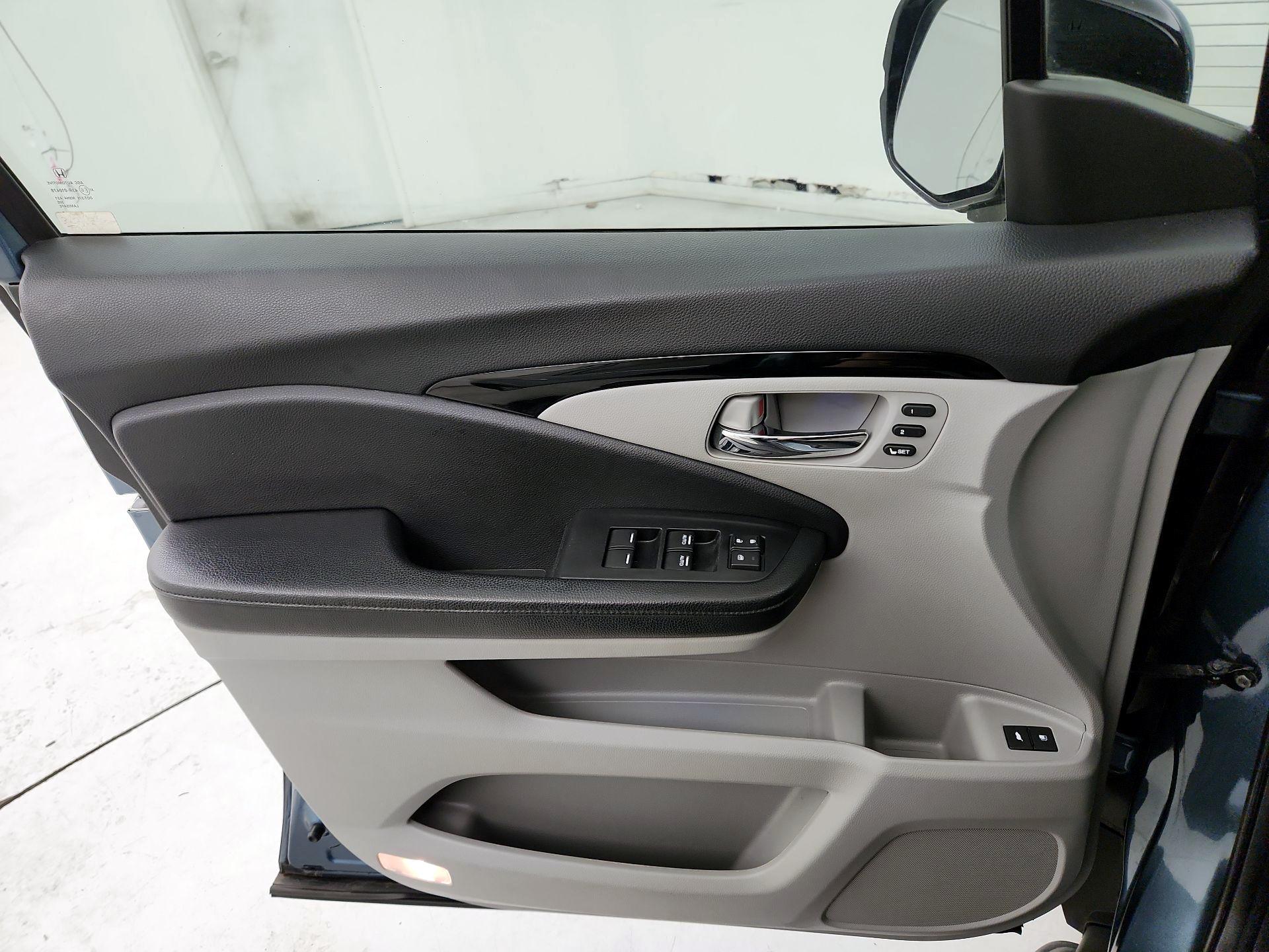 Thumbnail: 2018 Honda Pilot - 12