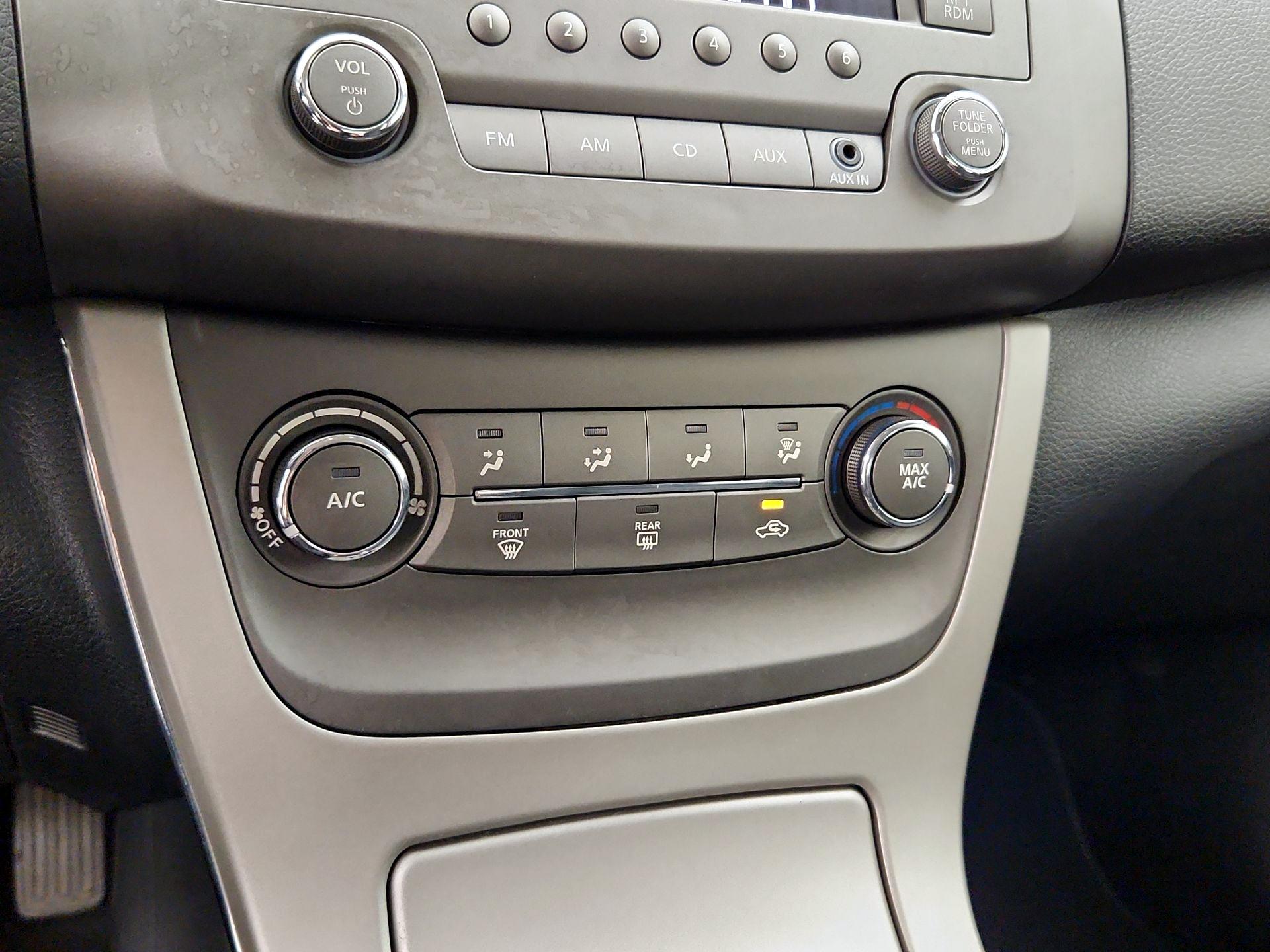 Thumbnail: 2014 Nissan Sentra - 15