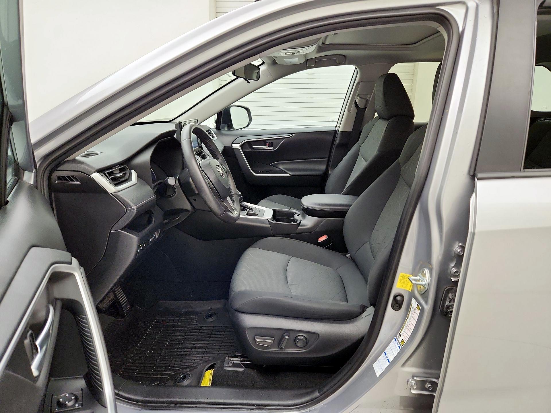 Thumbnail: 2021 Toyota RAV4 - 11