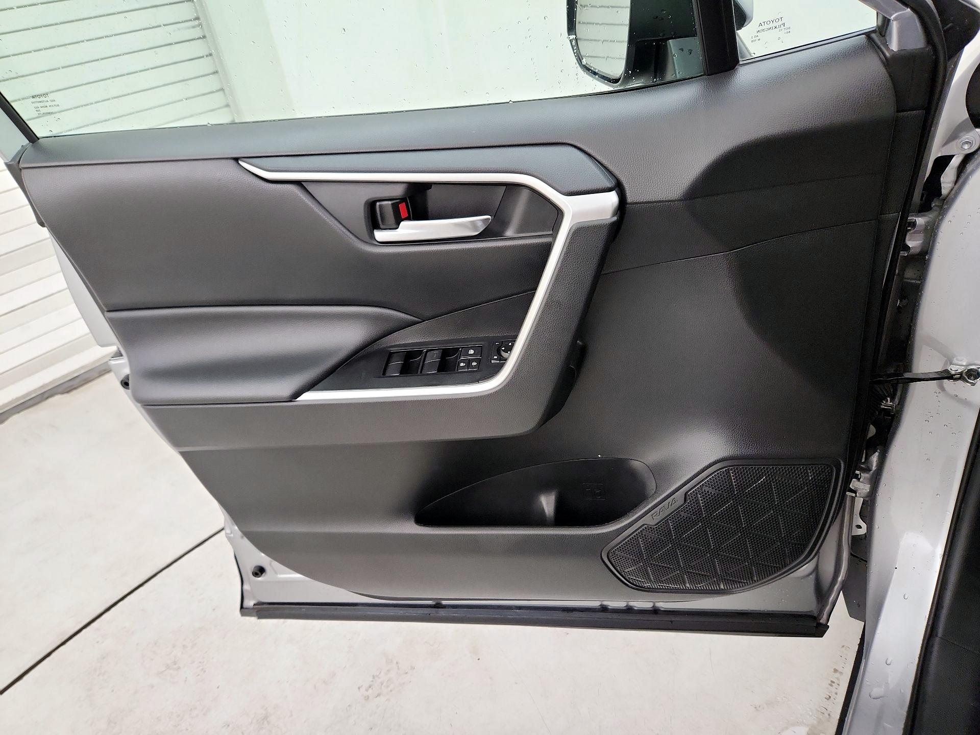 Thumbnail: 2021 Toyota RAV4 - 12