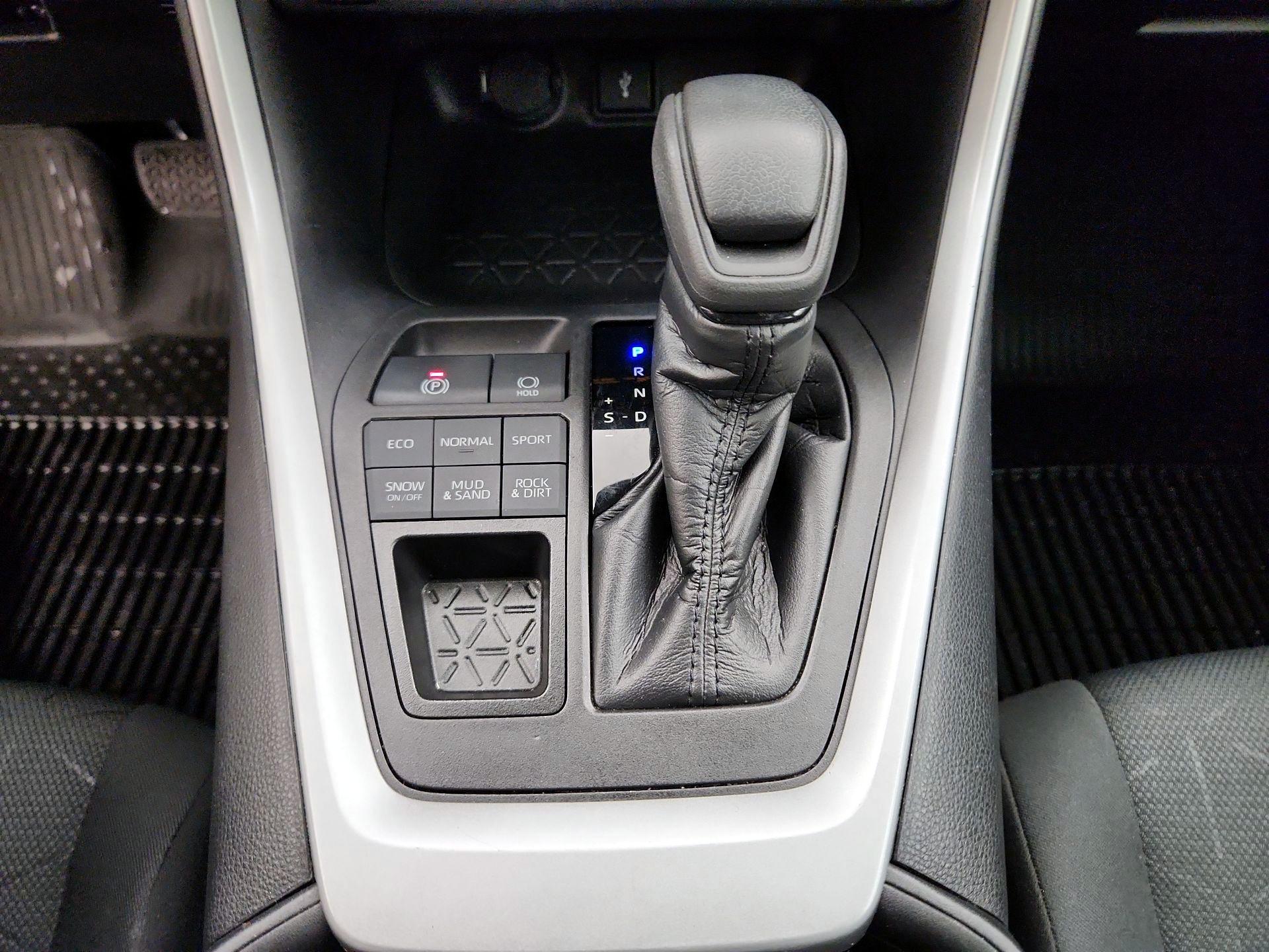 Thumbnail: 2021 Toyota RAV4 - 17