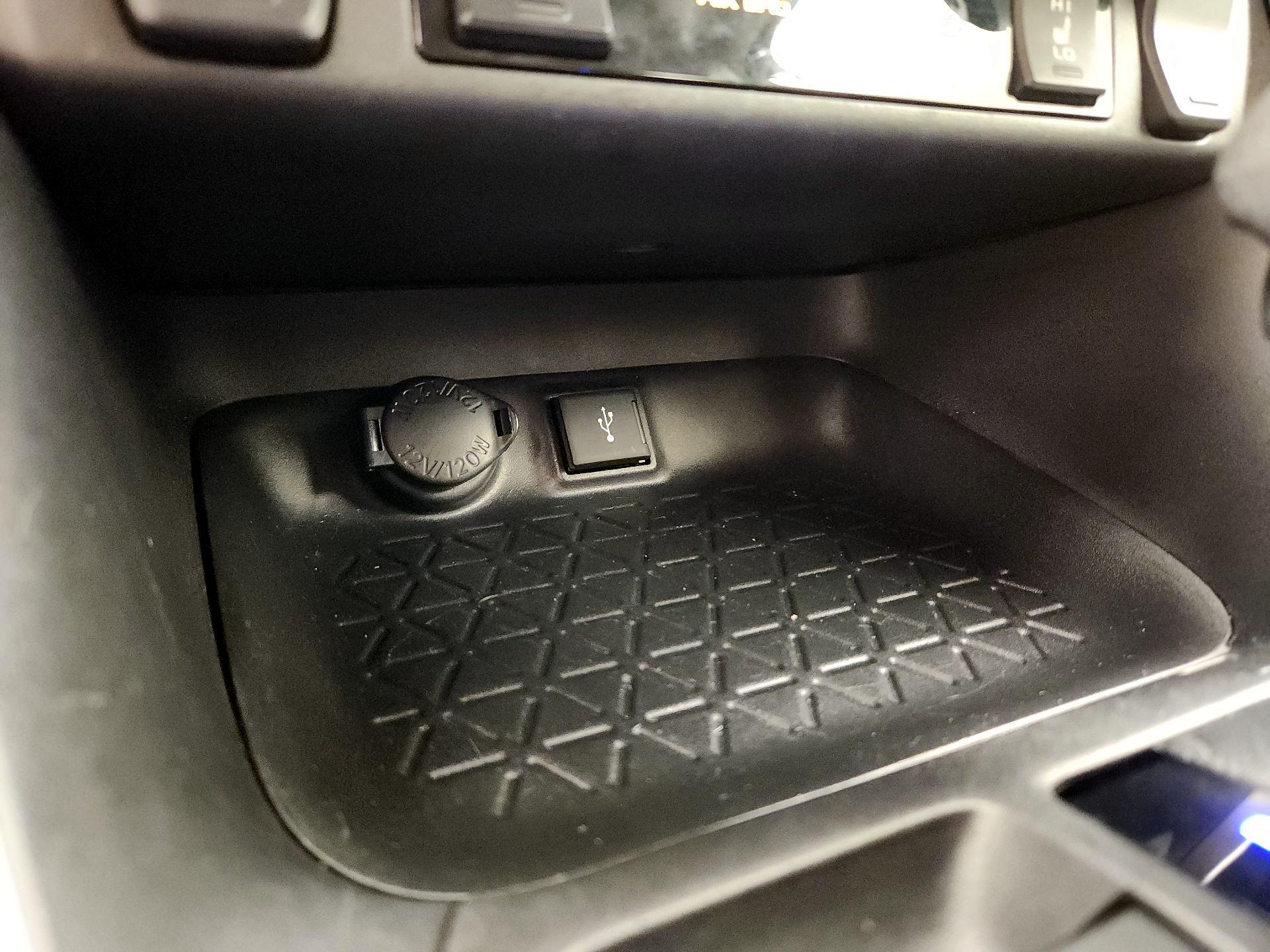 Thumbnail: 2021 Toyota RAV4 - 18