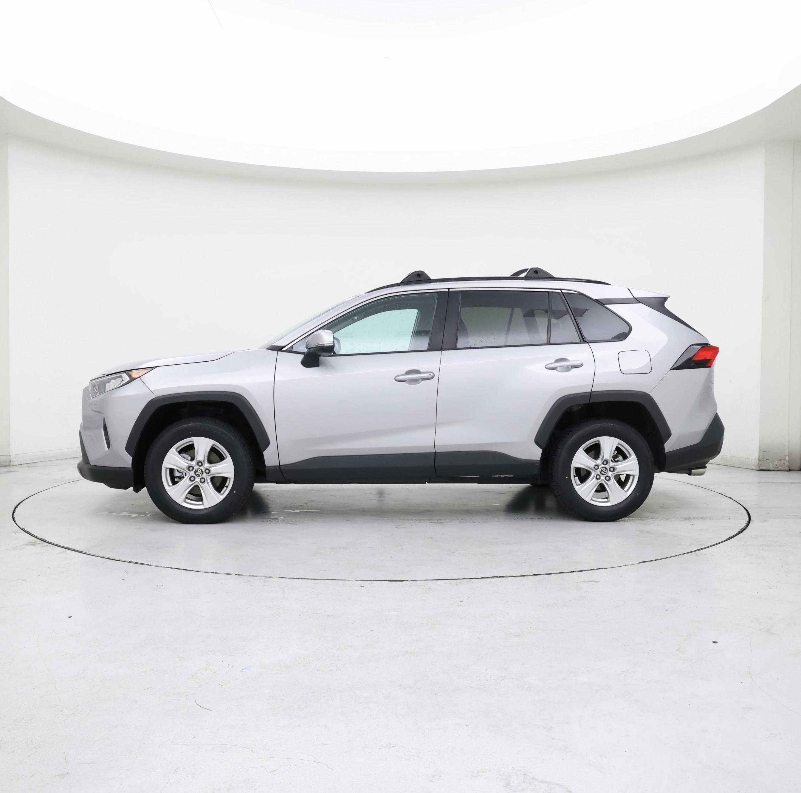 Thumbnail: 2021 Toyota RAV4 - 3