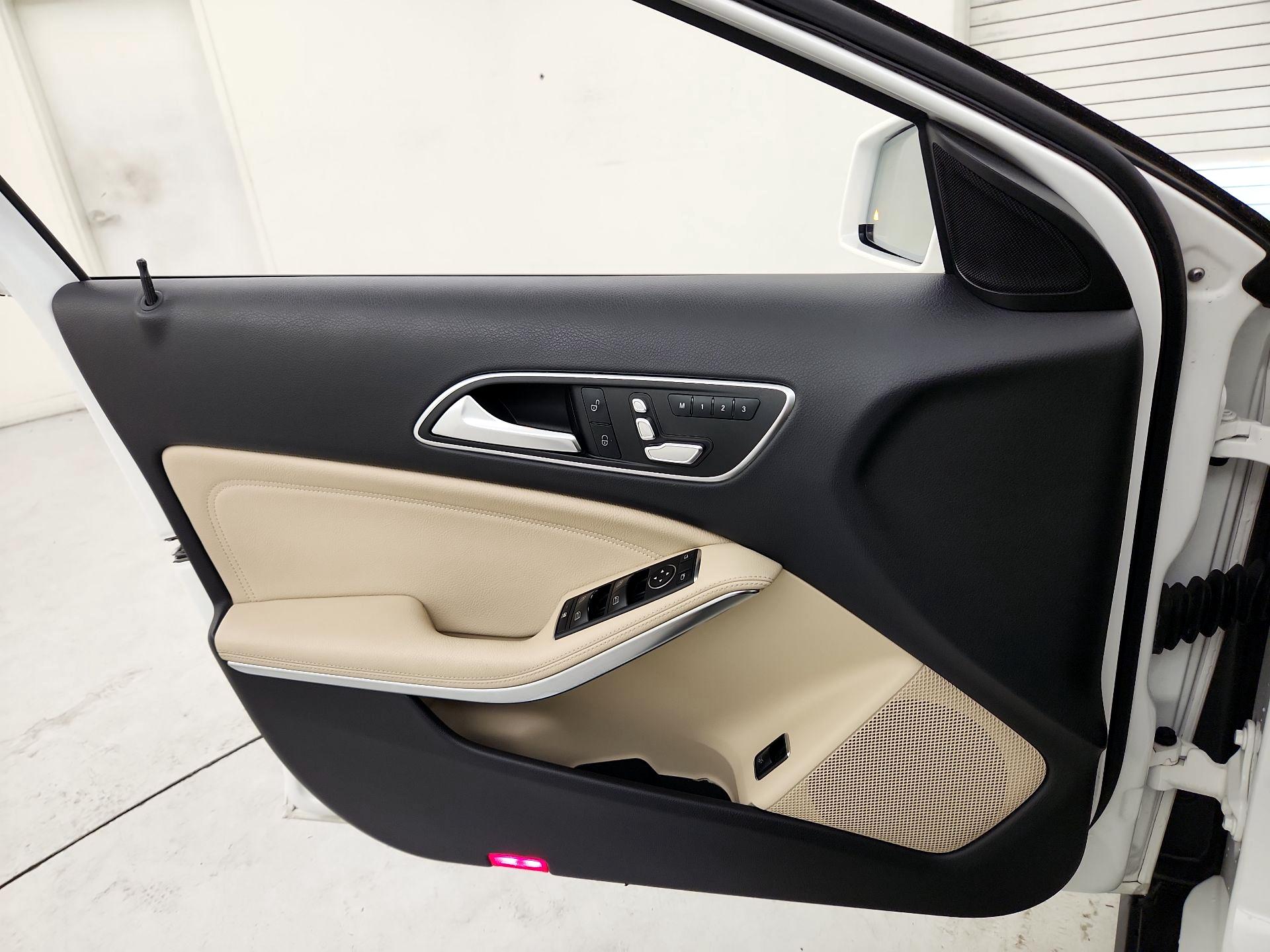 Thumbnail: 2020 Mercedes-Benz GLA - 12