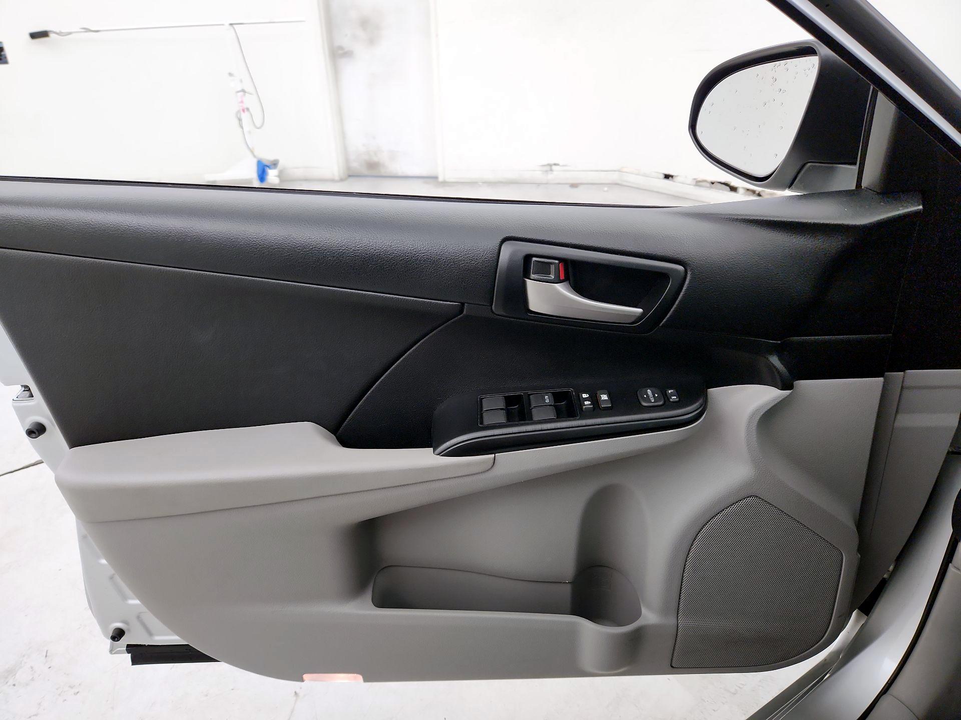 Thumbnail: 2014 Toyota Camry - 12