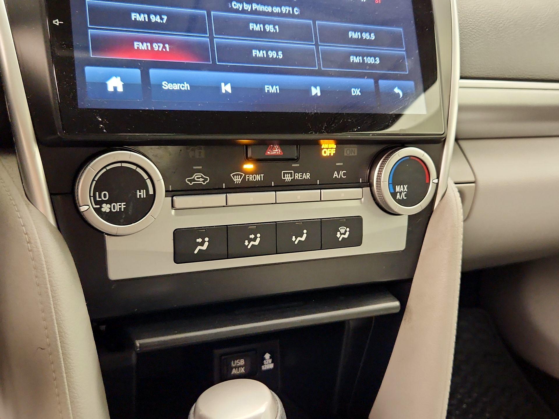 Thumbnail: 2014 Toyota Camry - 15